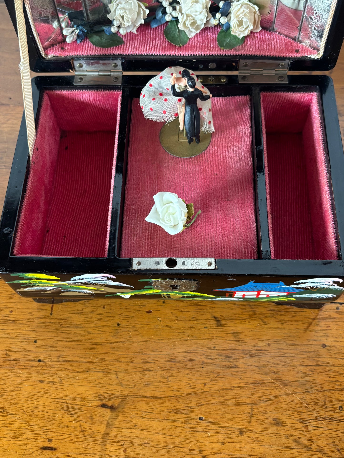 Portagioie giapponese vintage con carillon funzionante – coppia danzante e fiori