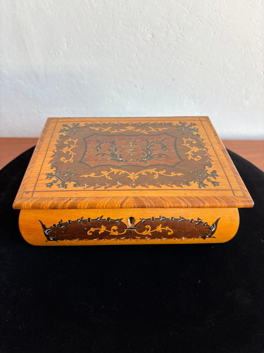 Portagioie in legno intarsiato sorrentino con carillon – vintage artigianale