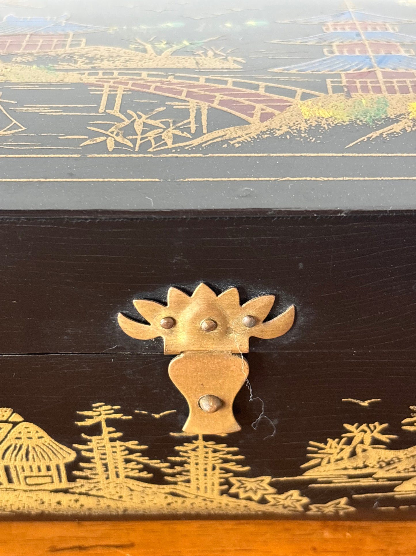 Portagioie cinese vintage con carillon funzionante – laccatura decorata, produzione Shanghai