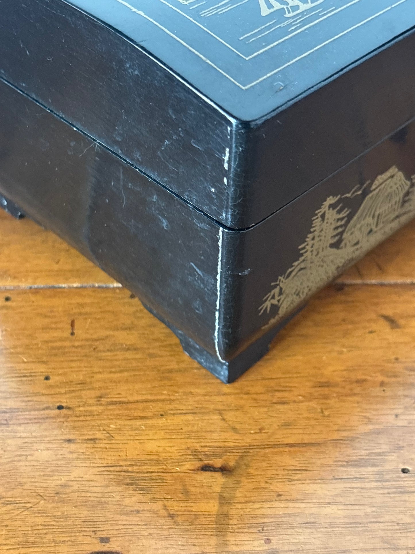 Portagioie cinese vintage con carillon funzionante – laccatura decorata, produzione Shanghai