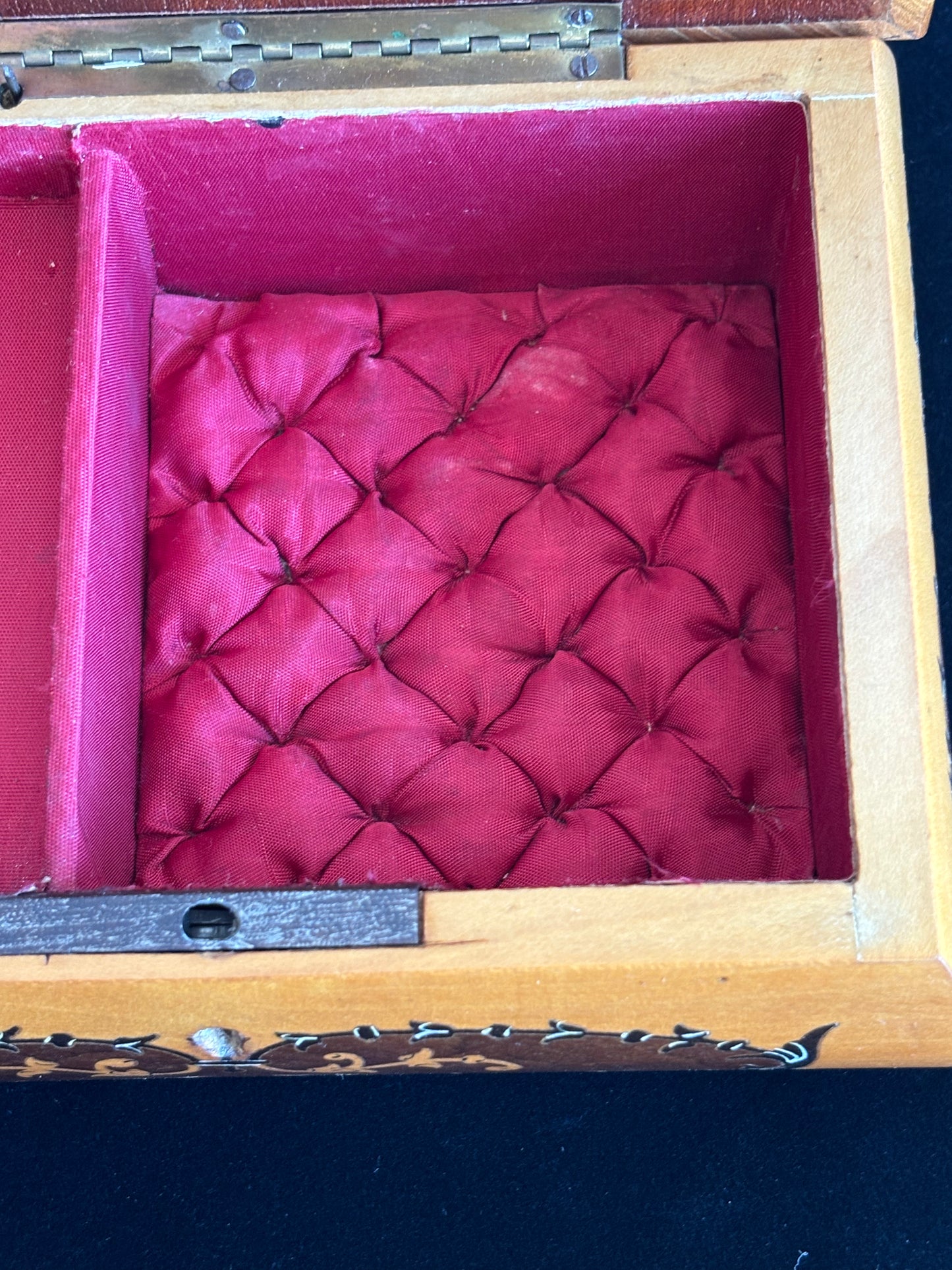 Portagioie in legno intarsiato sorrentino con carillon – vintage artigianale