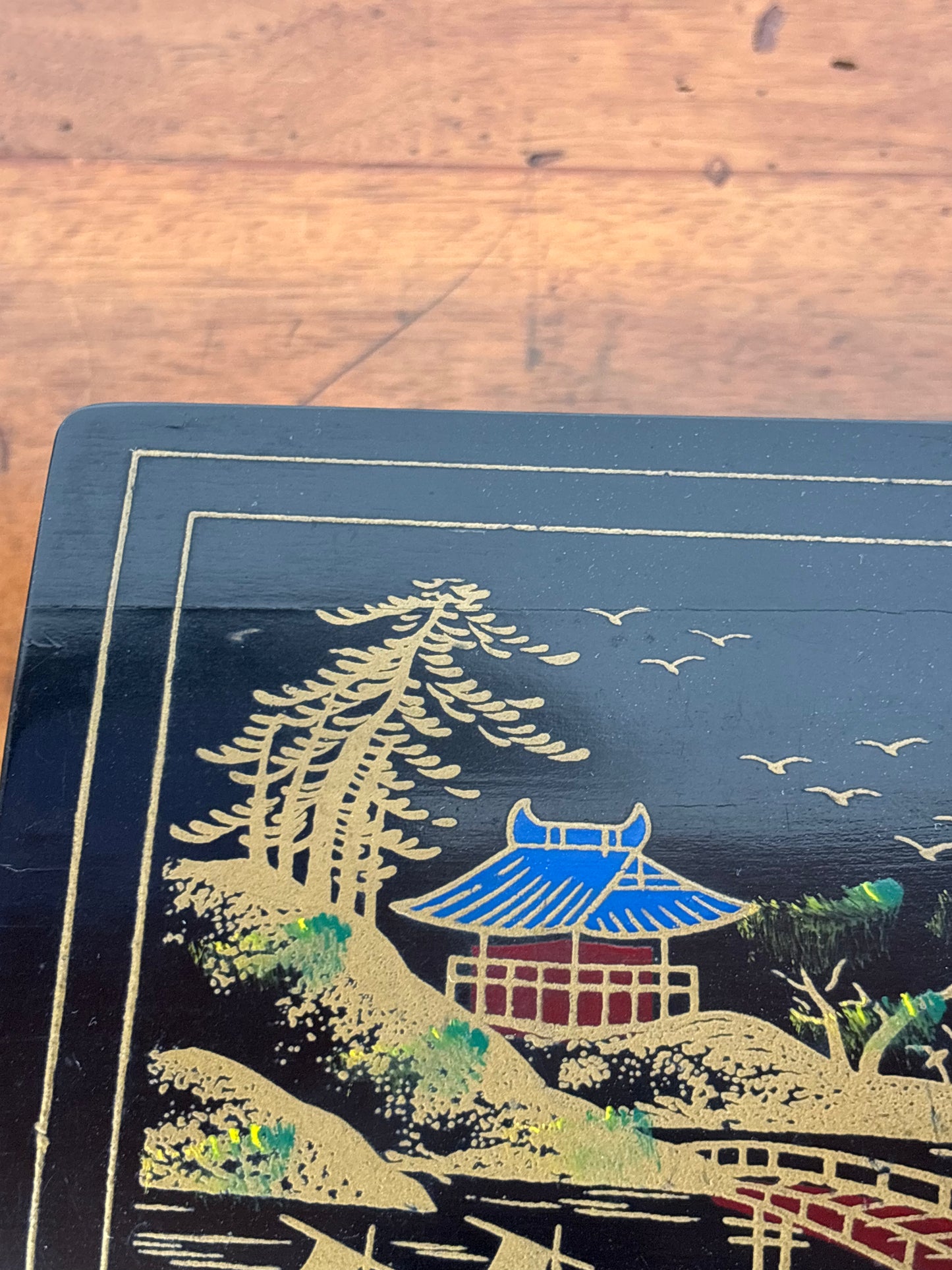 Portagioie cinese vintage con carillon funzionante – laccatura decorata, produzione Shanghai