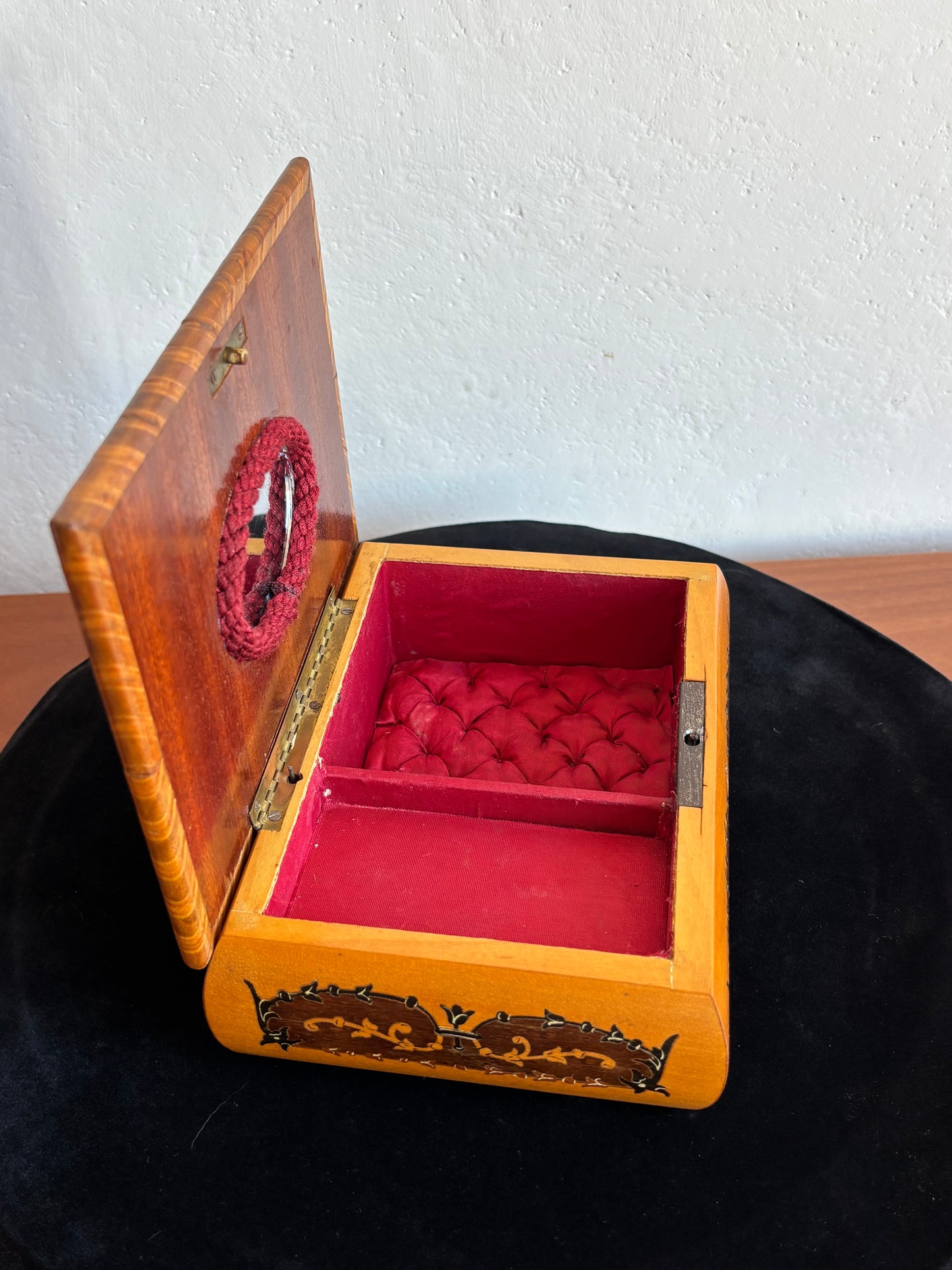 Portagioie in legno intarsiato sorrentino con carillon – vintage artigianale