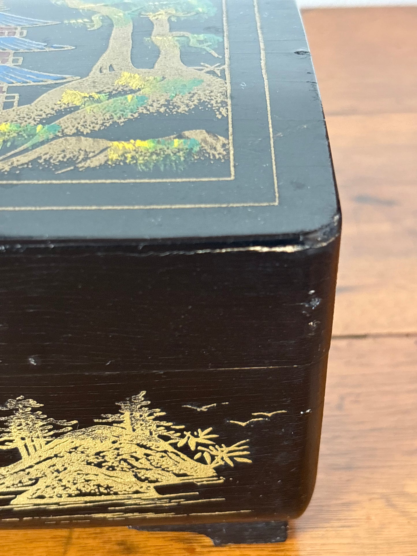 Portagioie cinese vintage con carillon funzionante – laccatura decorata, produzione Shanghai