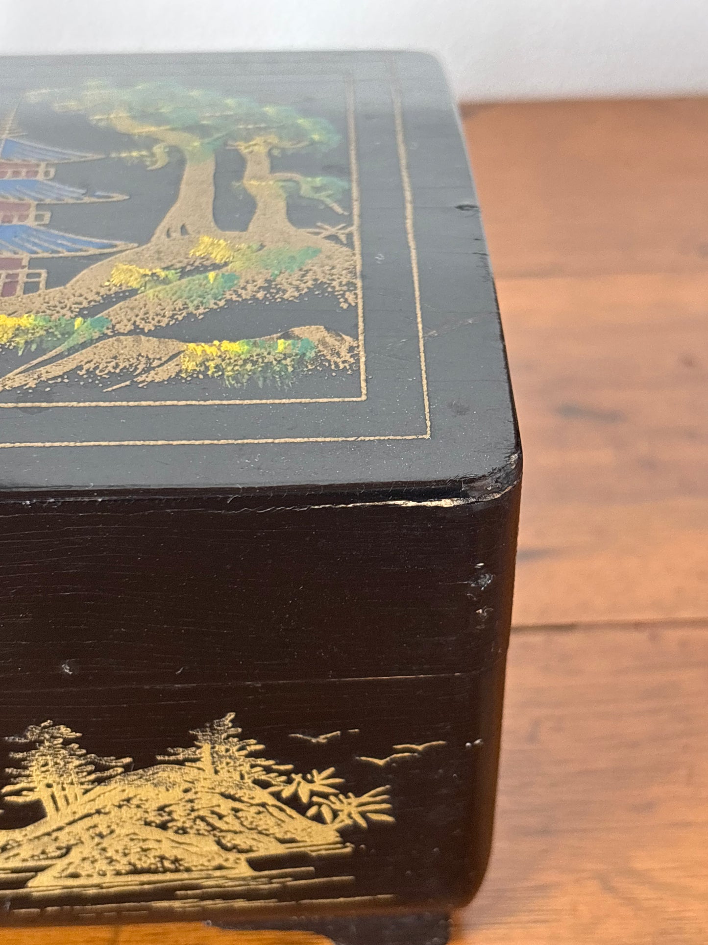 Portagioie cinese vintage con carillon funzionante – laccatura decorata, produzione Shanghai