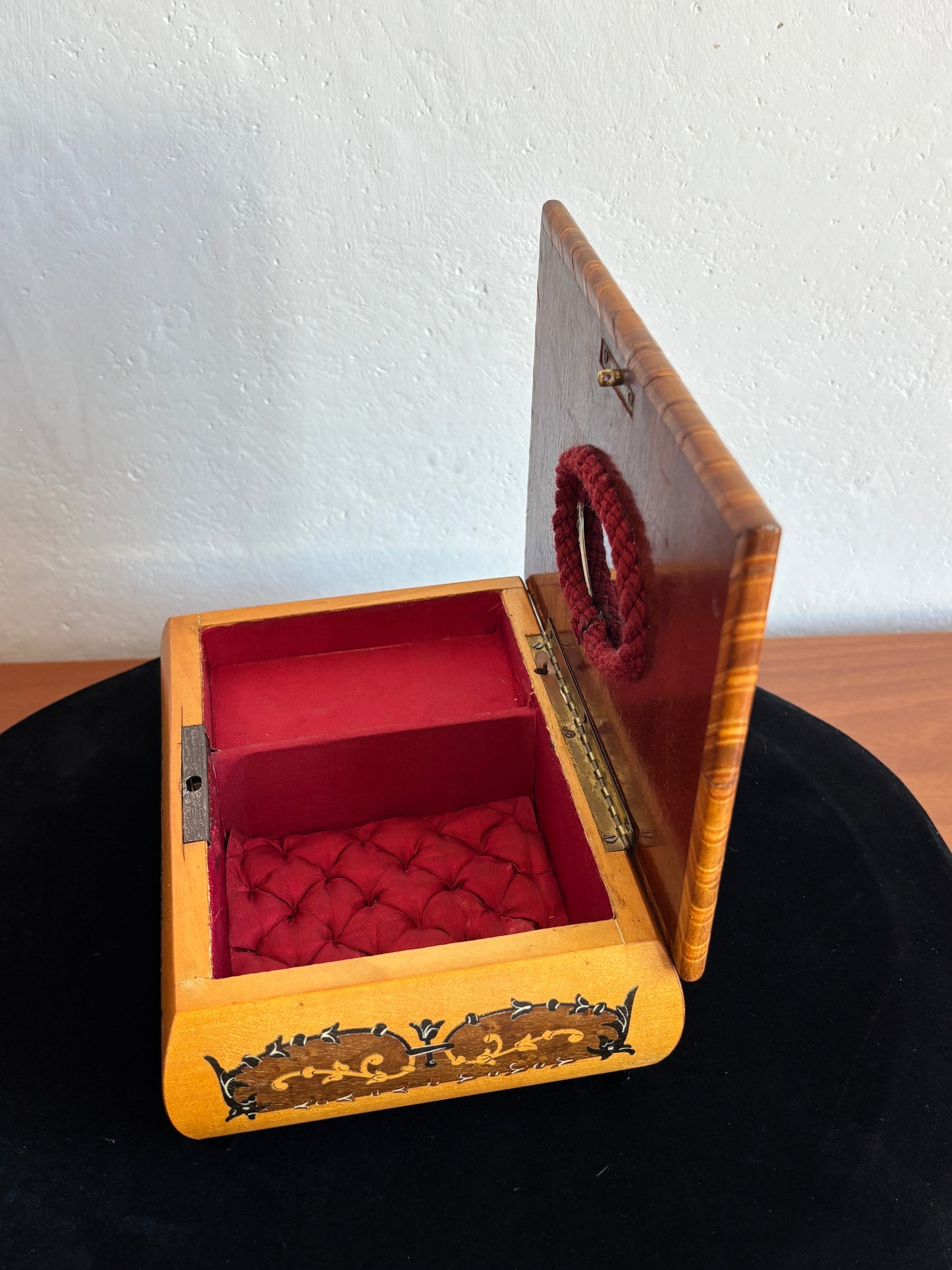 Portagioie in legno intarsiato sorrentino con carillon – vintage artigianale