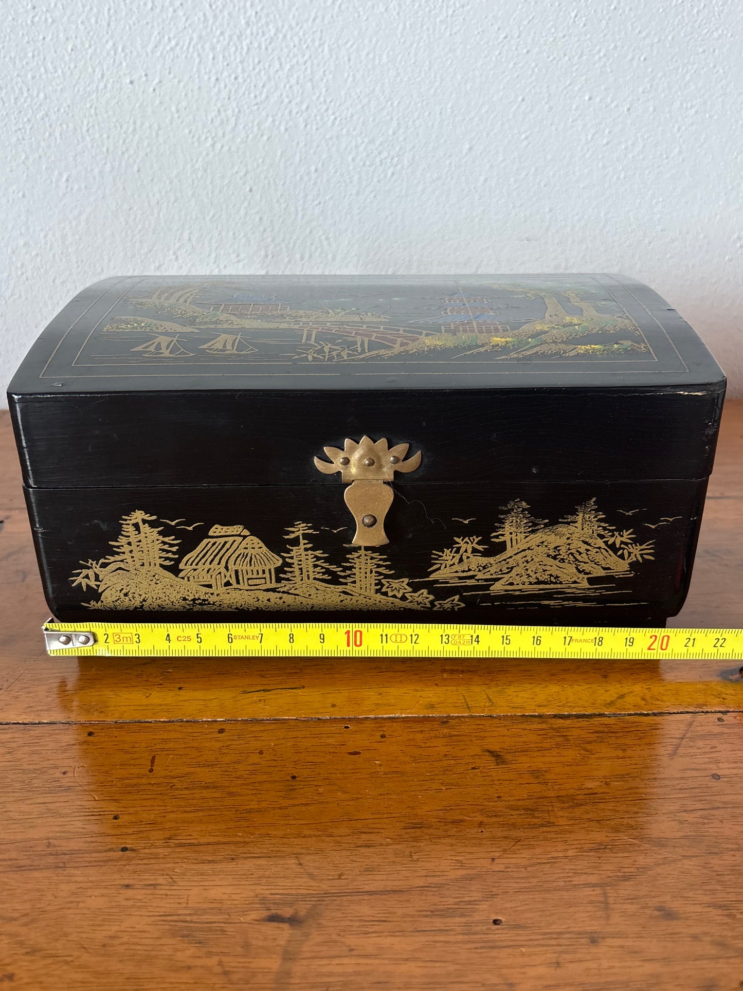 Portagioie cinese vintage con carillon funzionante – laccatura decorata, produzione Shanghai