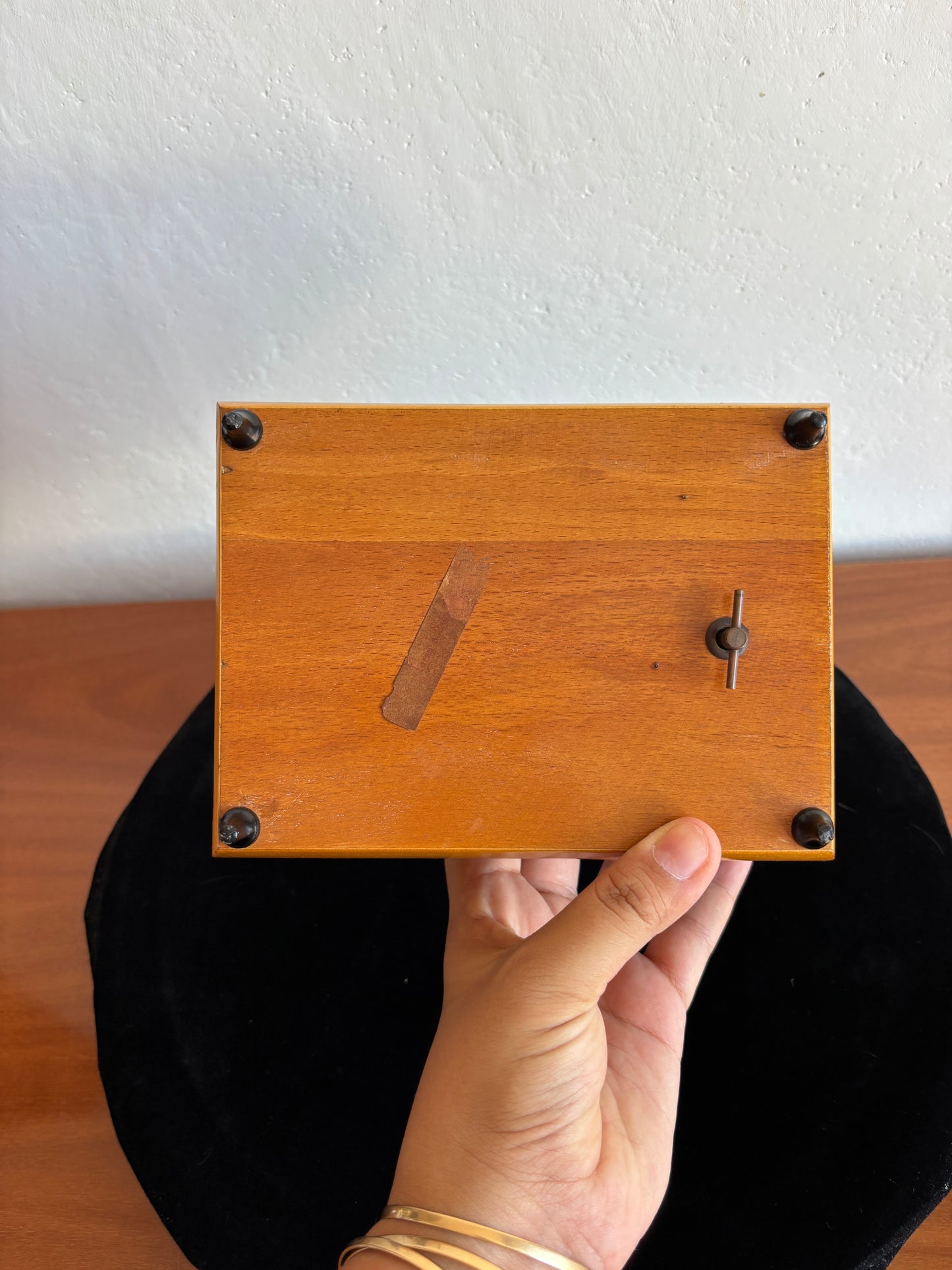 Portagioie in legno intarsiato sorrentino con carillon – vintage artigianale