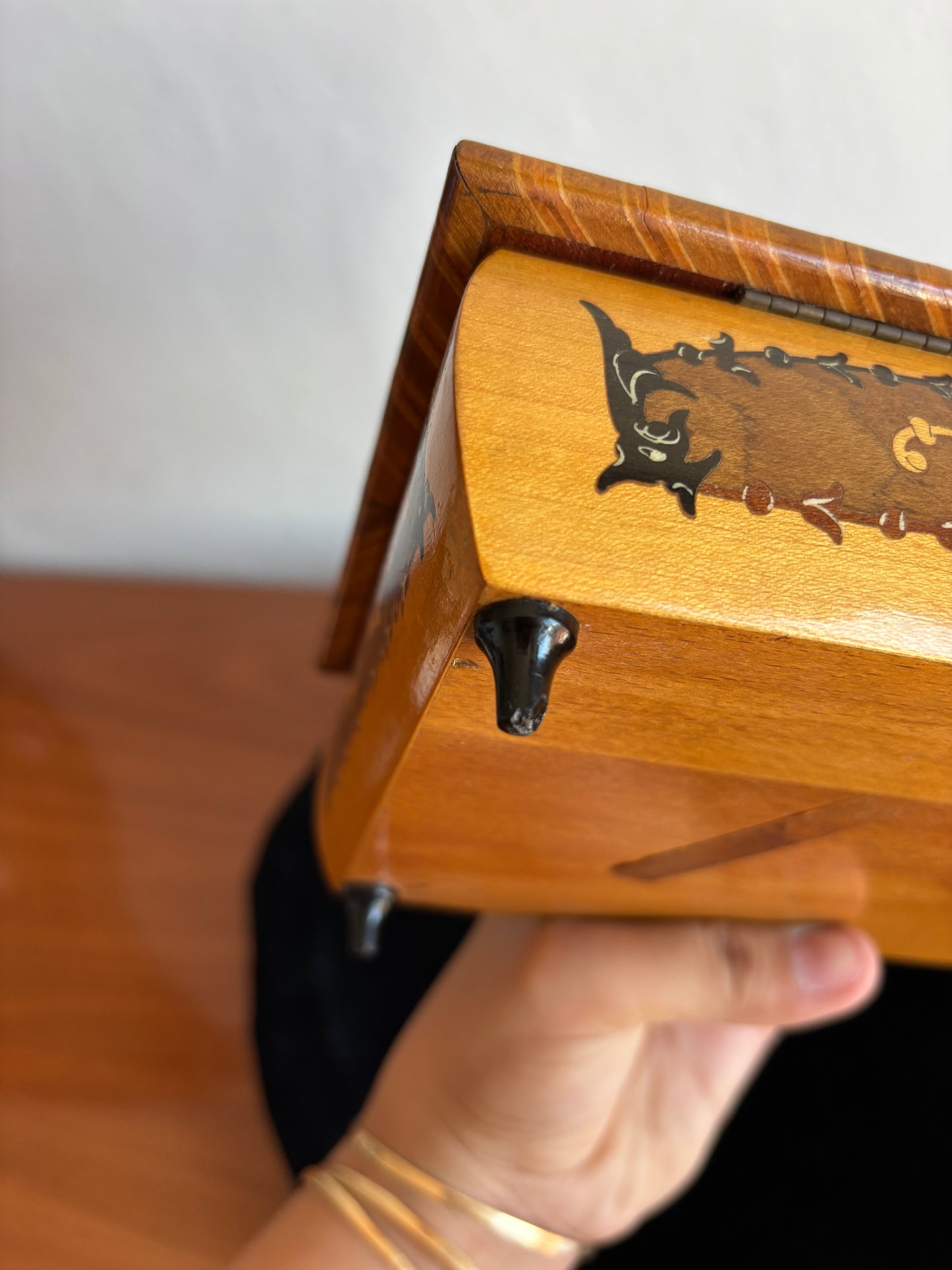 Portagioie in legno intarsiato sorrentino con carillon – vintage artigianale