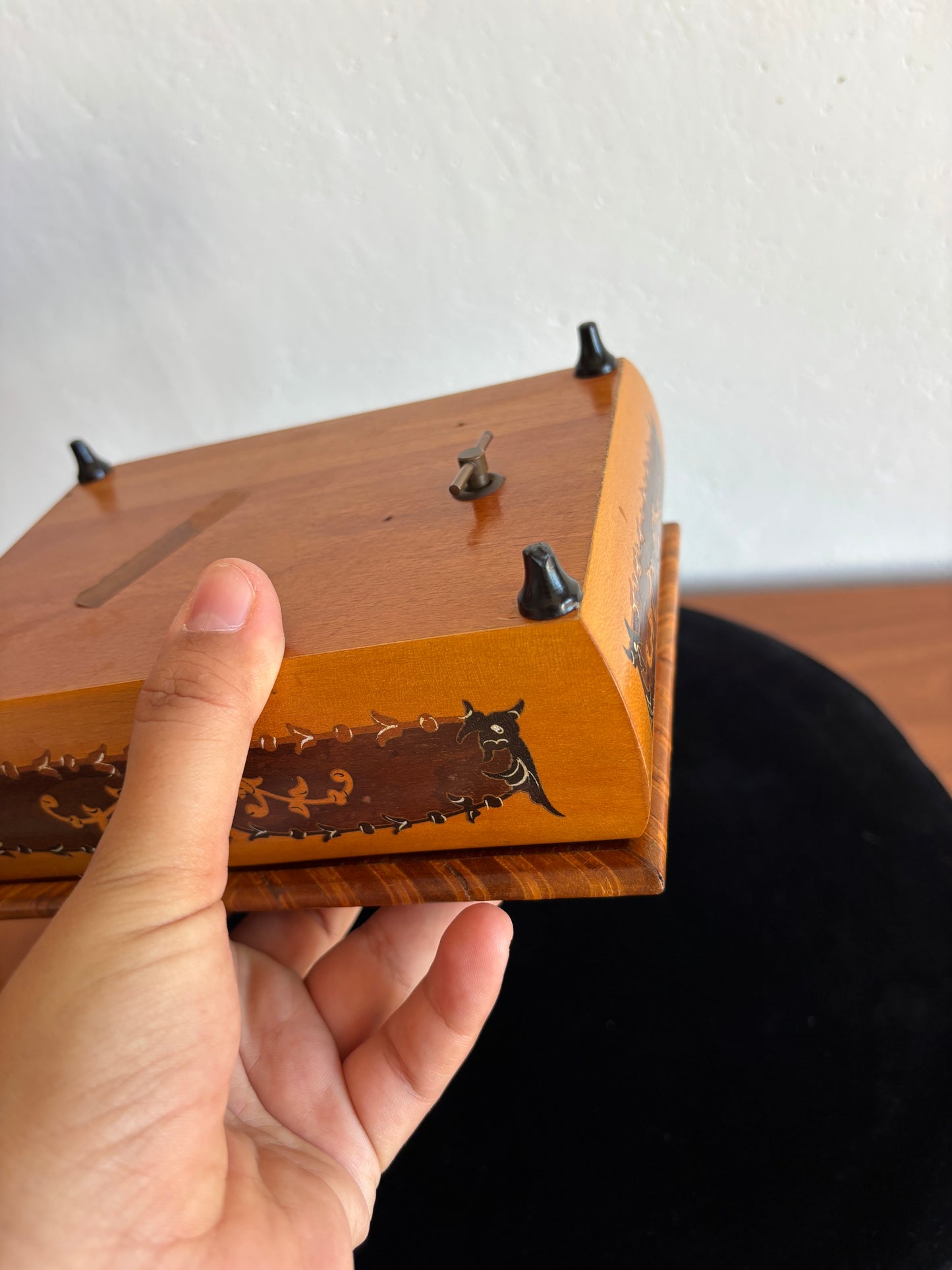 Portagioie in legno intarsiato sorrentino con carillon – vintage artigianale