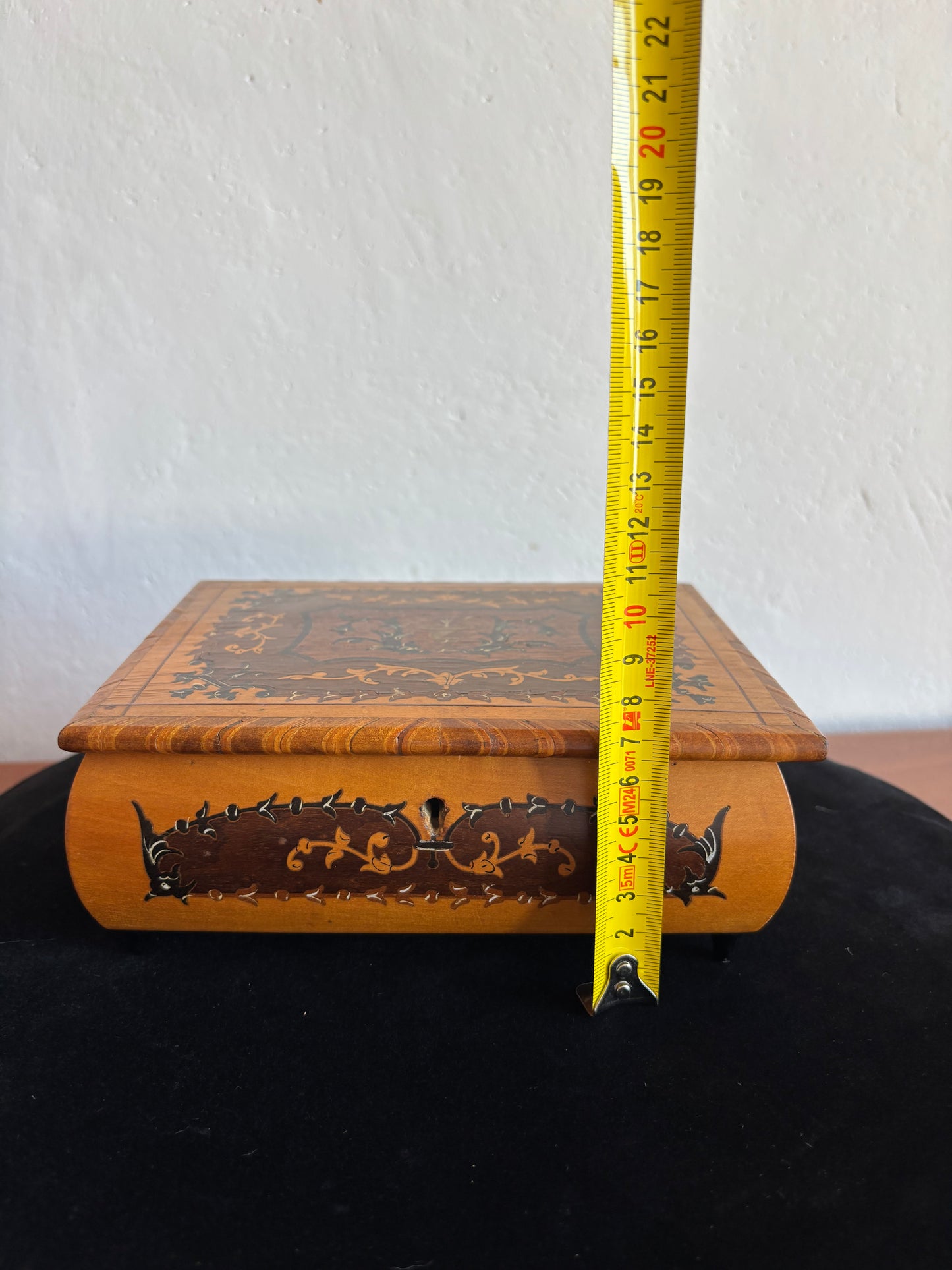 Portagioie in legno intarsiato sorrentino con carillon – vintage artigianale