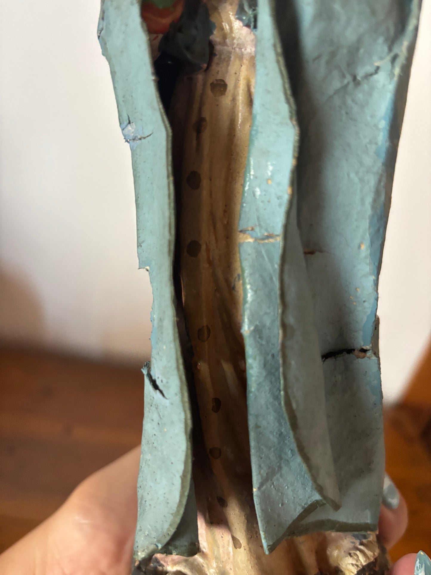 Statuina della Madonna in terracotta con abiti in cartapesta