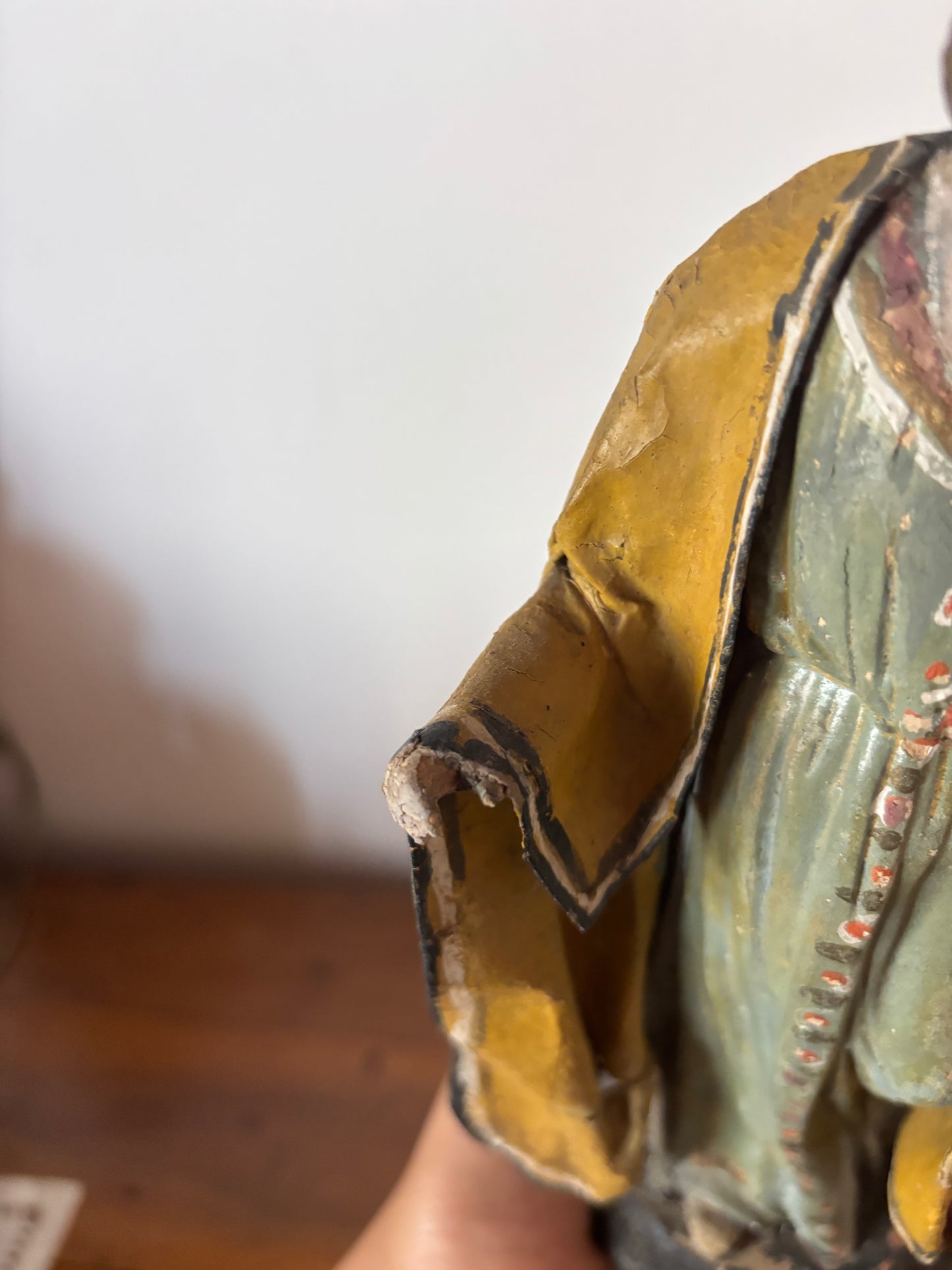 Statuina di San Giuseppe in terracotta con abiti in cartapesta