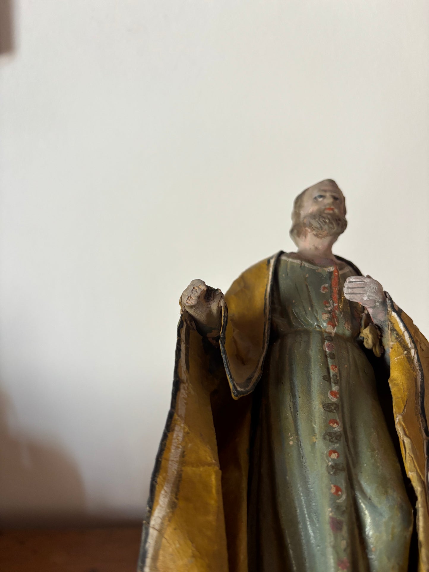 Statuina di San Giuseppe in terracotta con abiti in cartapesta