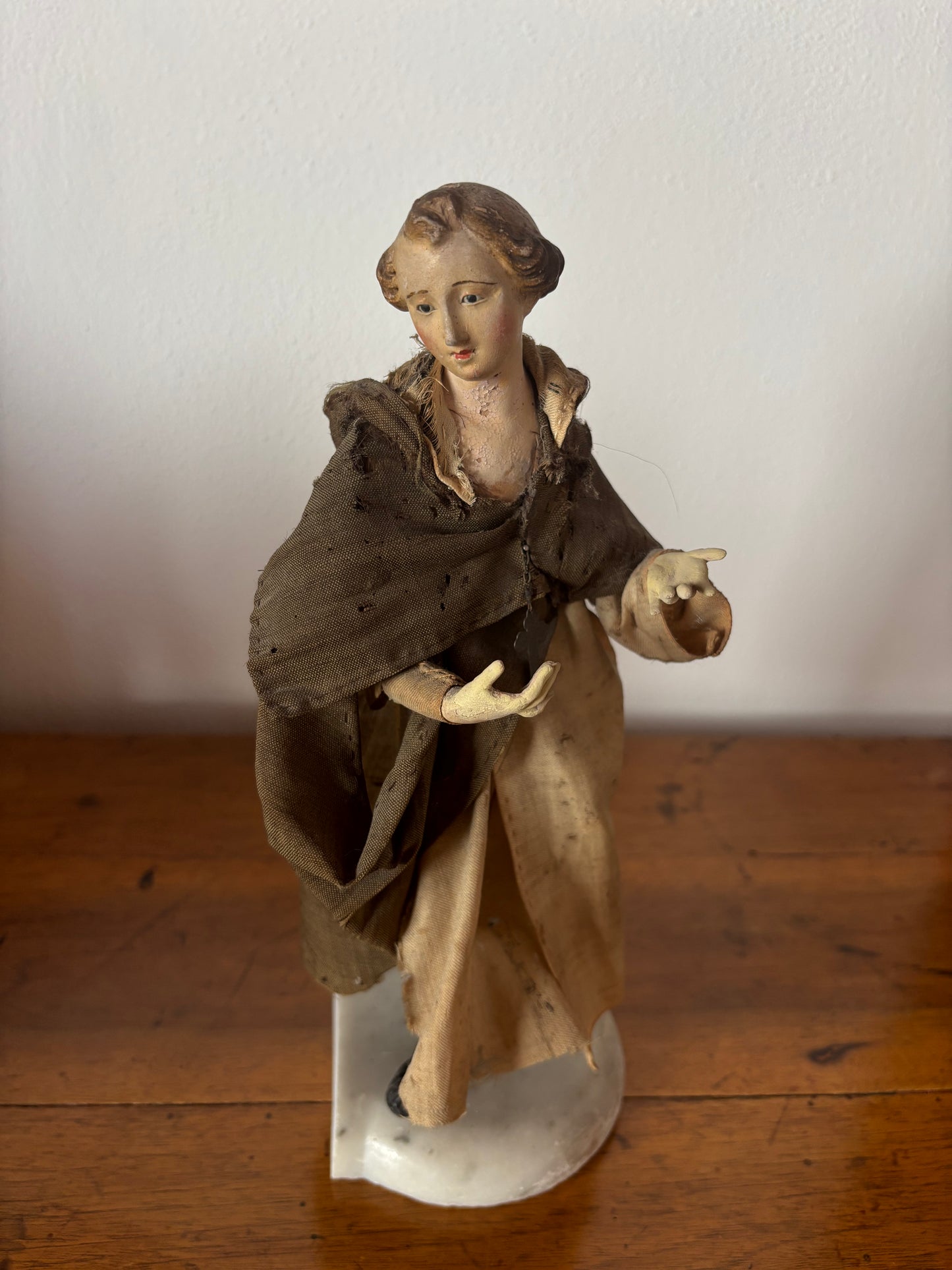 Santo in Terracotta, Paglia e Occhi di Vetro su Base in Marmo
