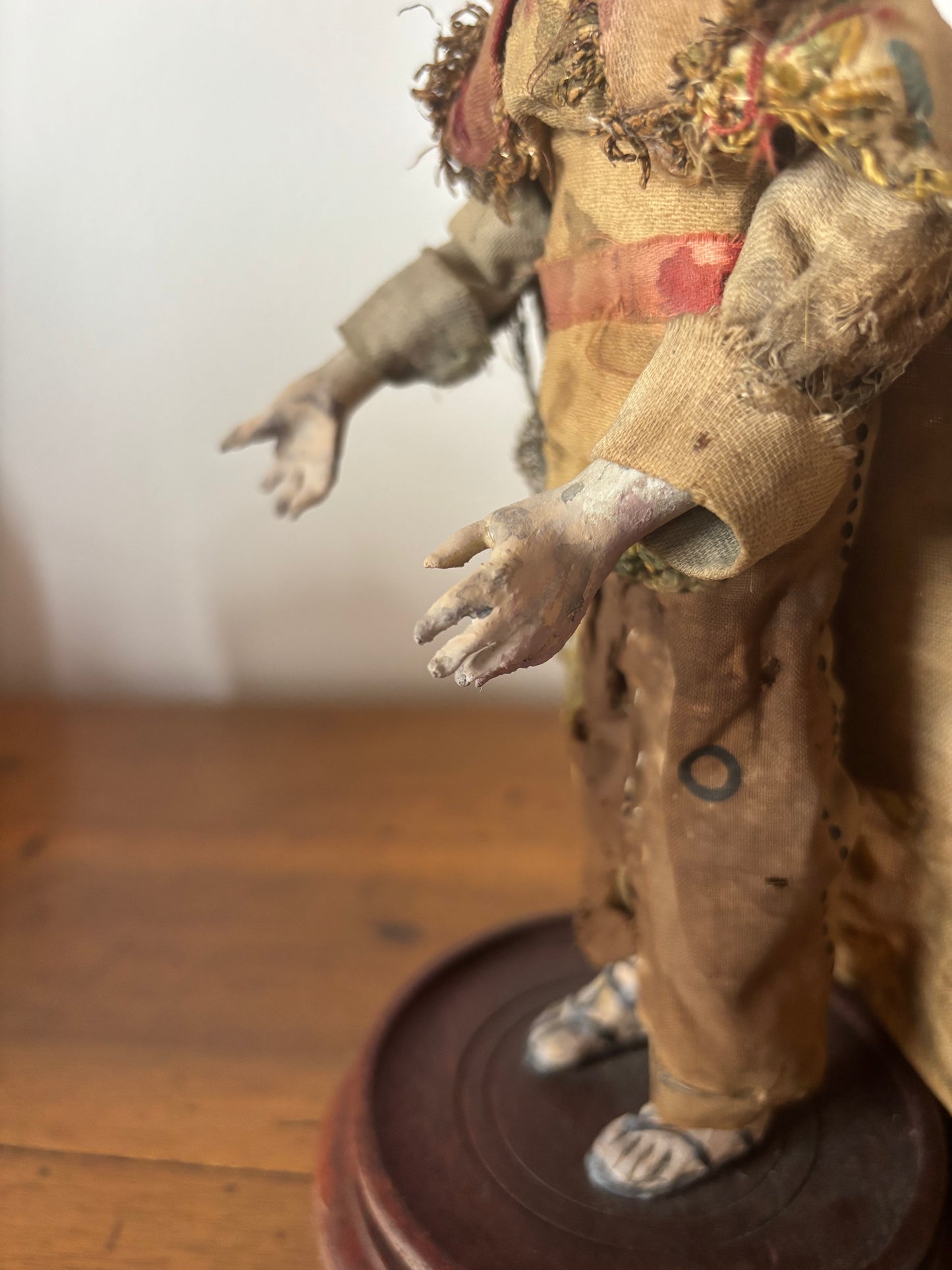 Neapolitanische Krippenfigur aus Terrakotta mit Glasaugen – Handgefertigte Figur aus vergangener Epoche