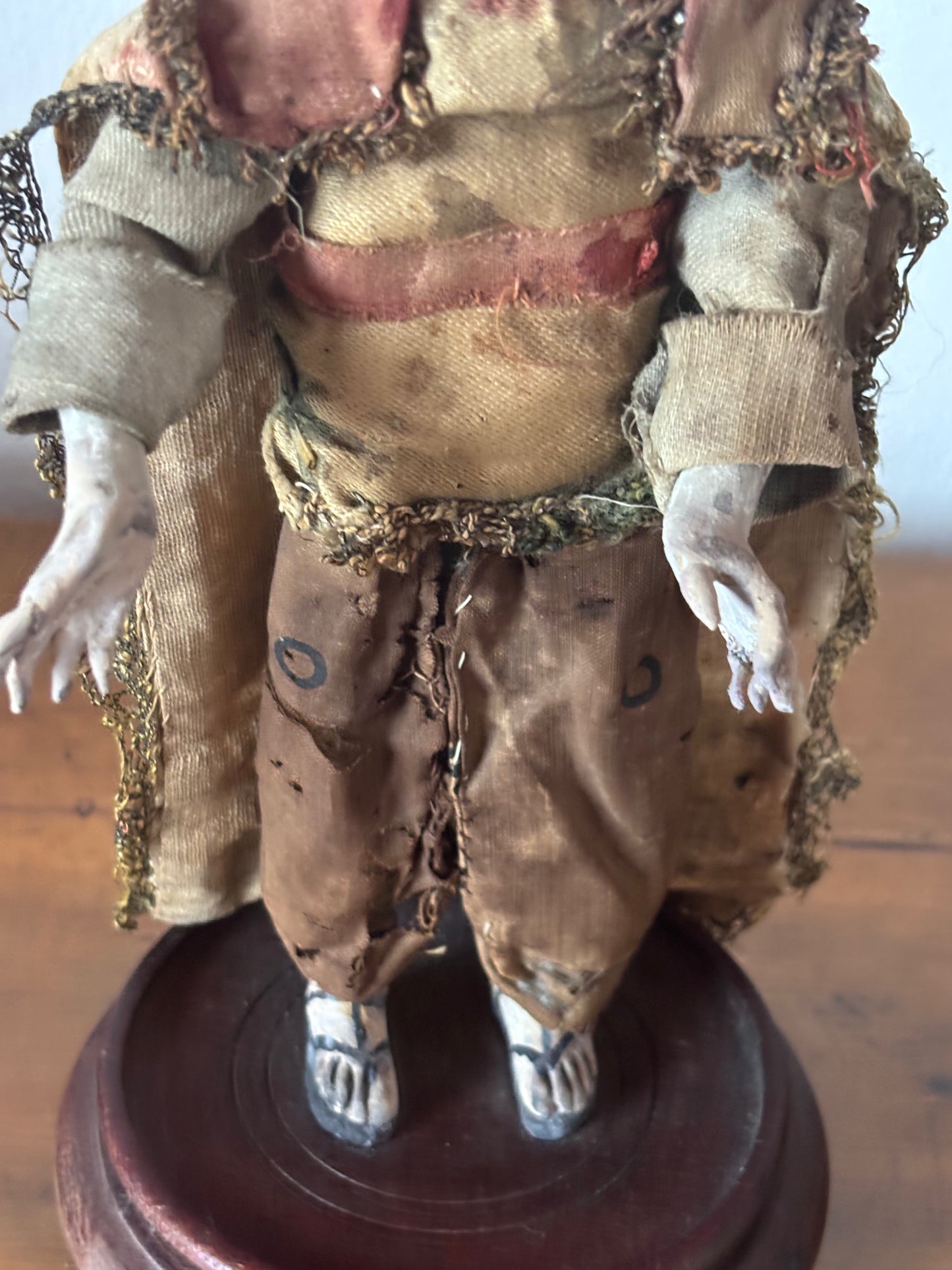 Neapolitanische Krippenfigur aus Terrakotta mit Glasaugen – Handgefertigte Figur aus vergangener Epoche