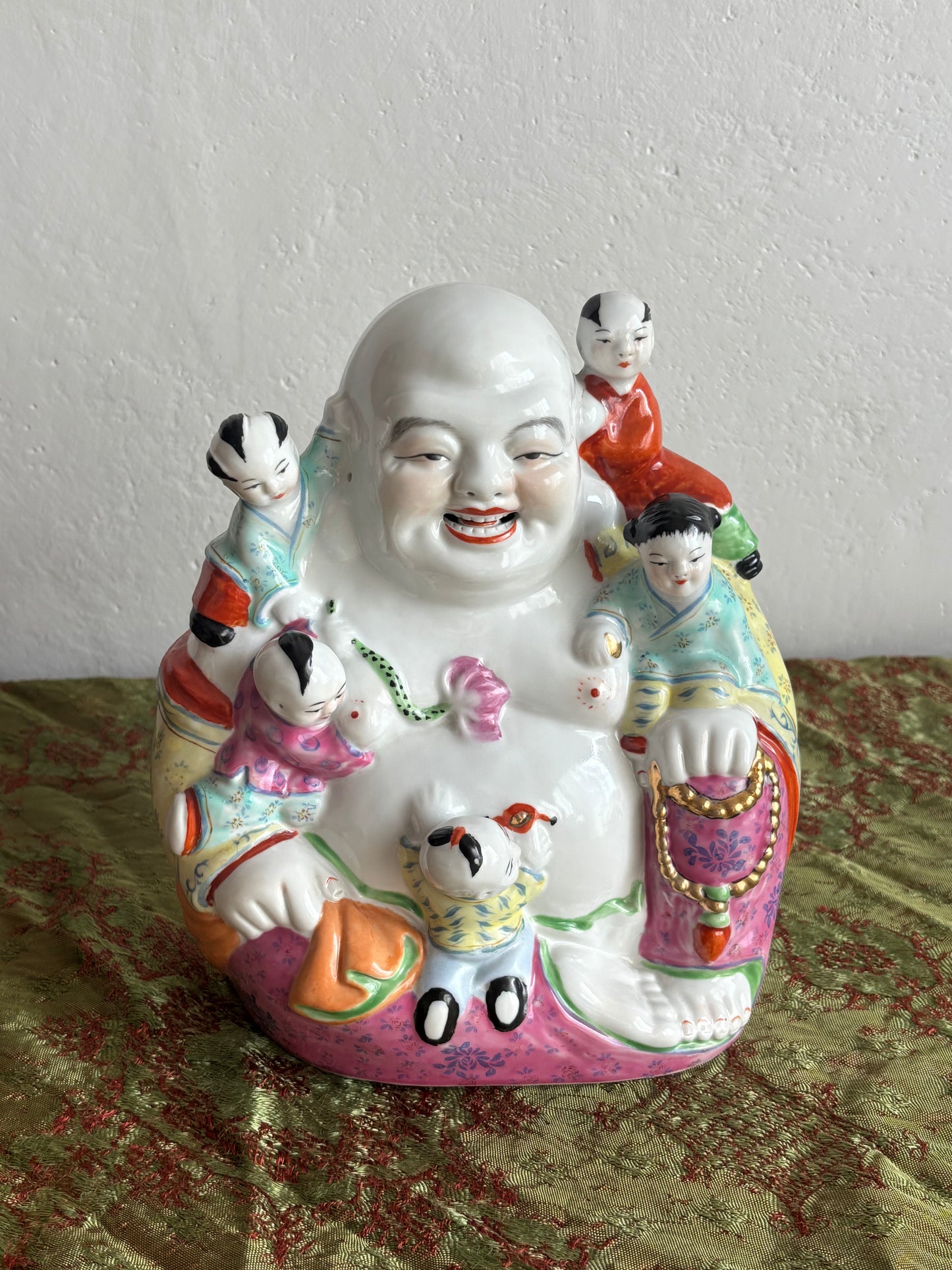 Budda della Felicità in Ceramica con Bambini