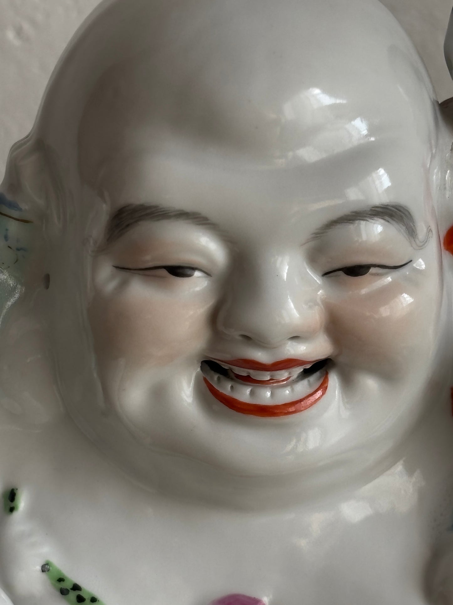 Budda della Felicità in Ceramica con Bambini