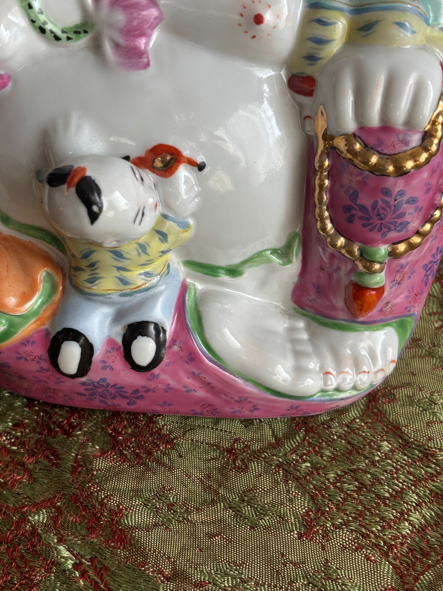 Budda della Felicità in Ceramica con Bambini