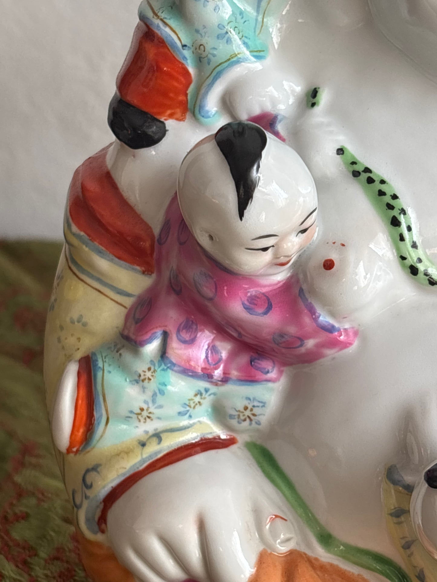 Budda della Felicità in Ceramica con Bambini