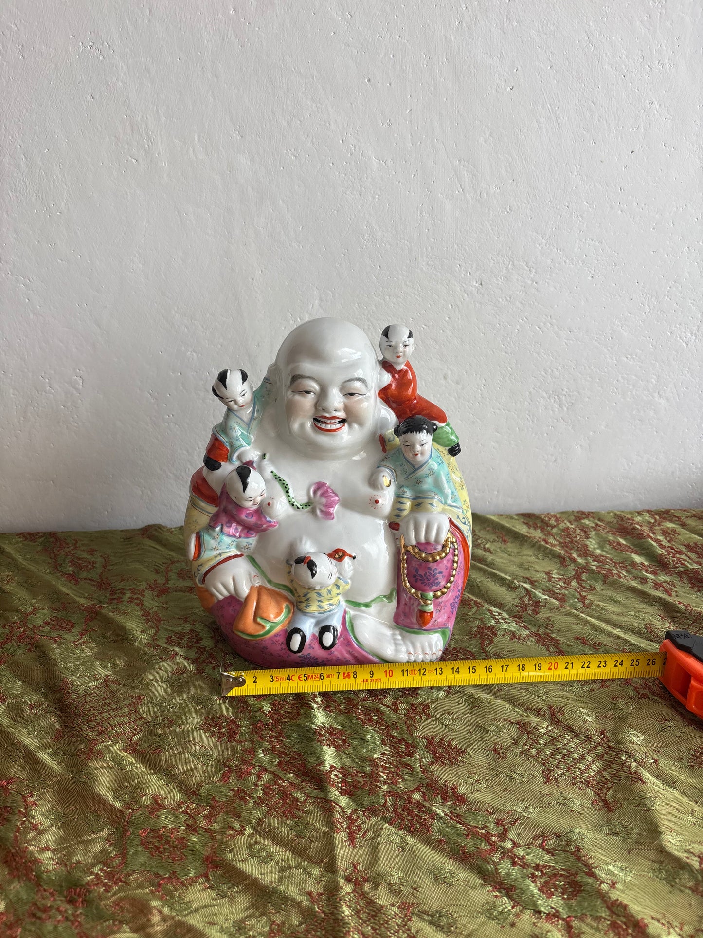 Budda della Felicità in Ceramica con Bambini