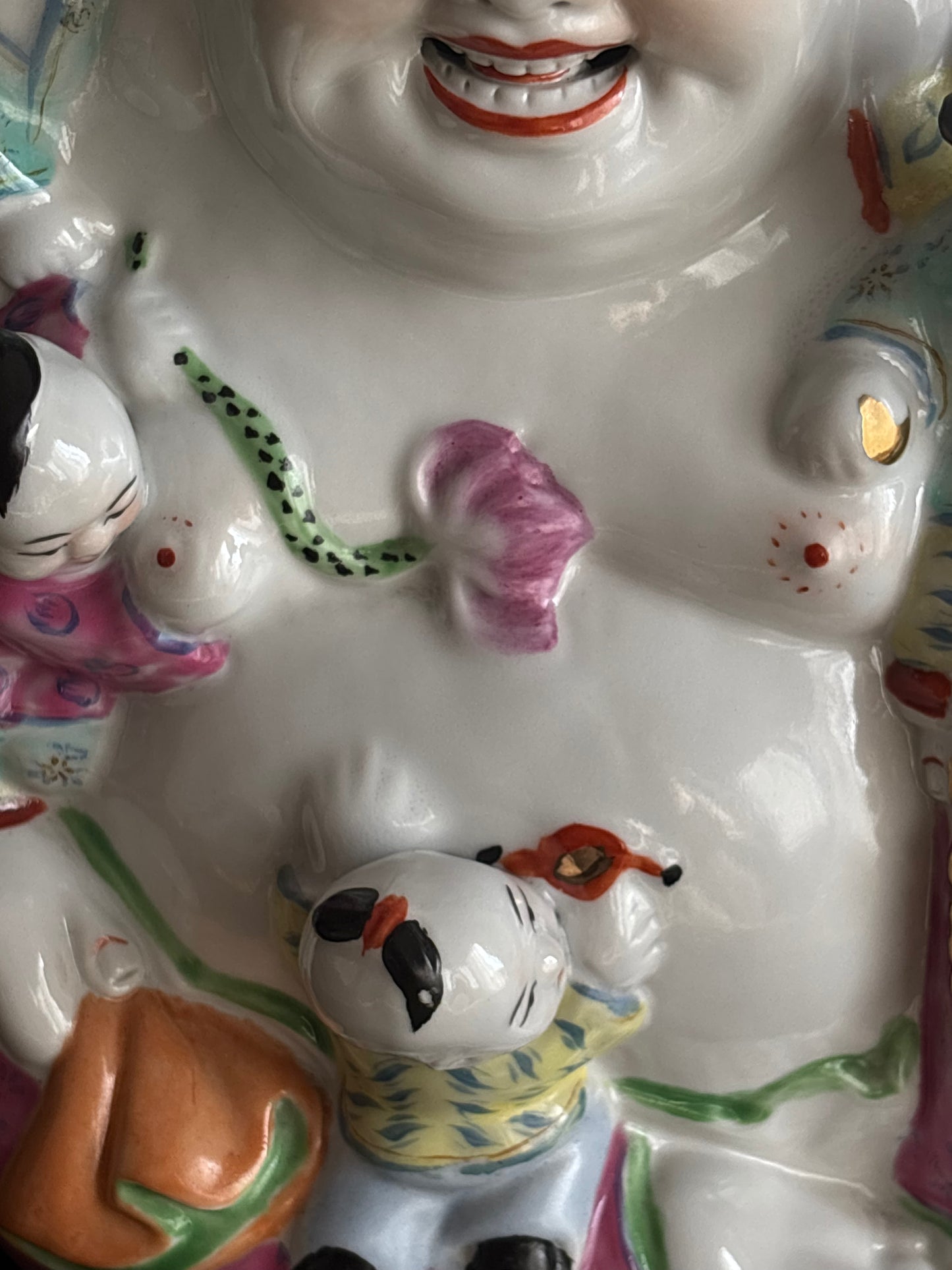 Budda della Felicità in Ceramica con Bambini