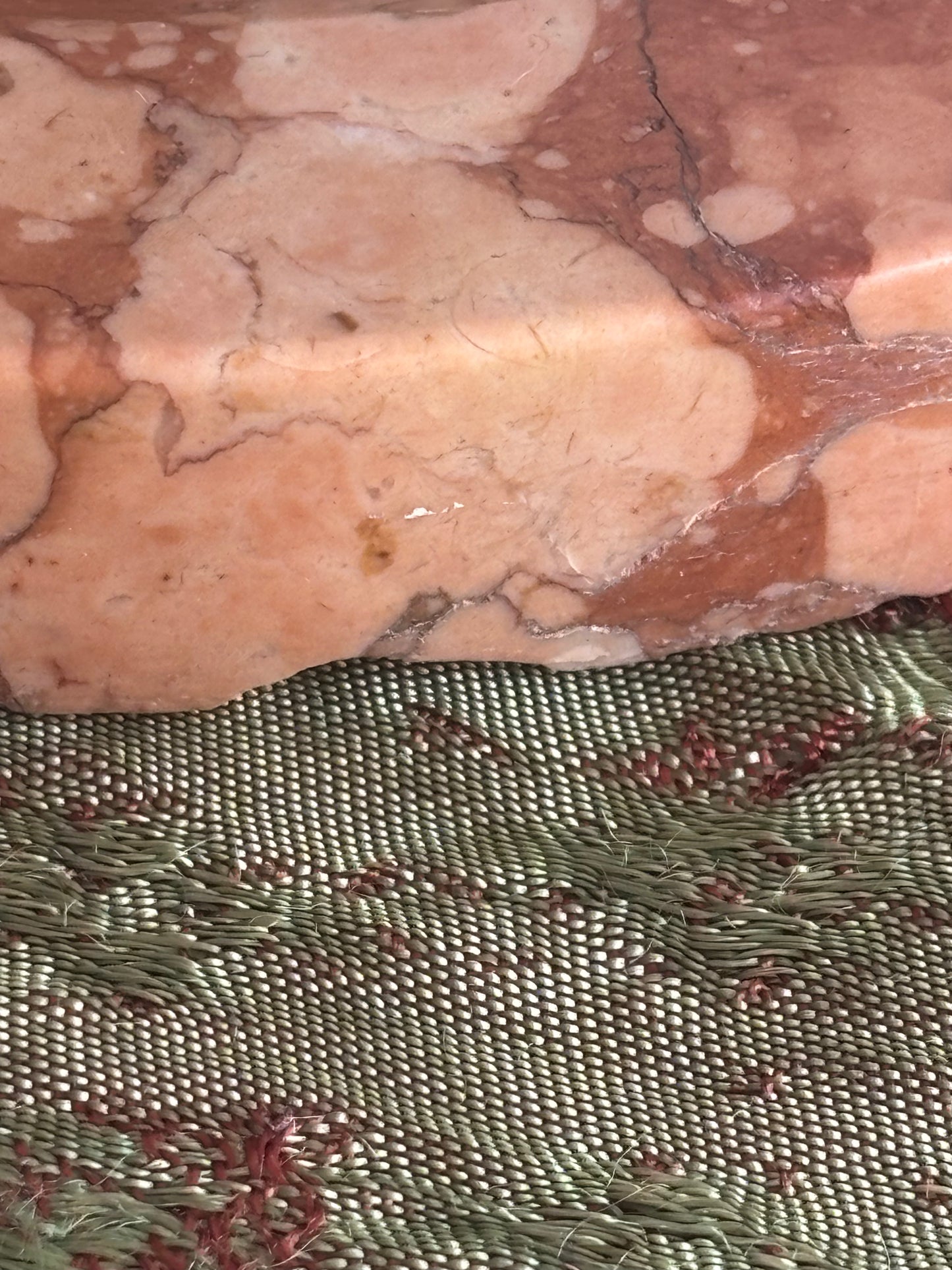 Portapenne vintage in marmo con statuetta in metallo