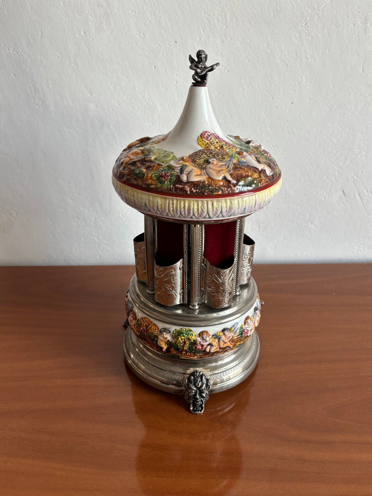Musical Capodimonte‑style ceramic cigarette dispenser – double Reuge melody