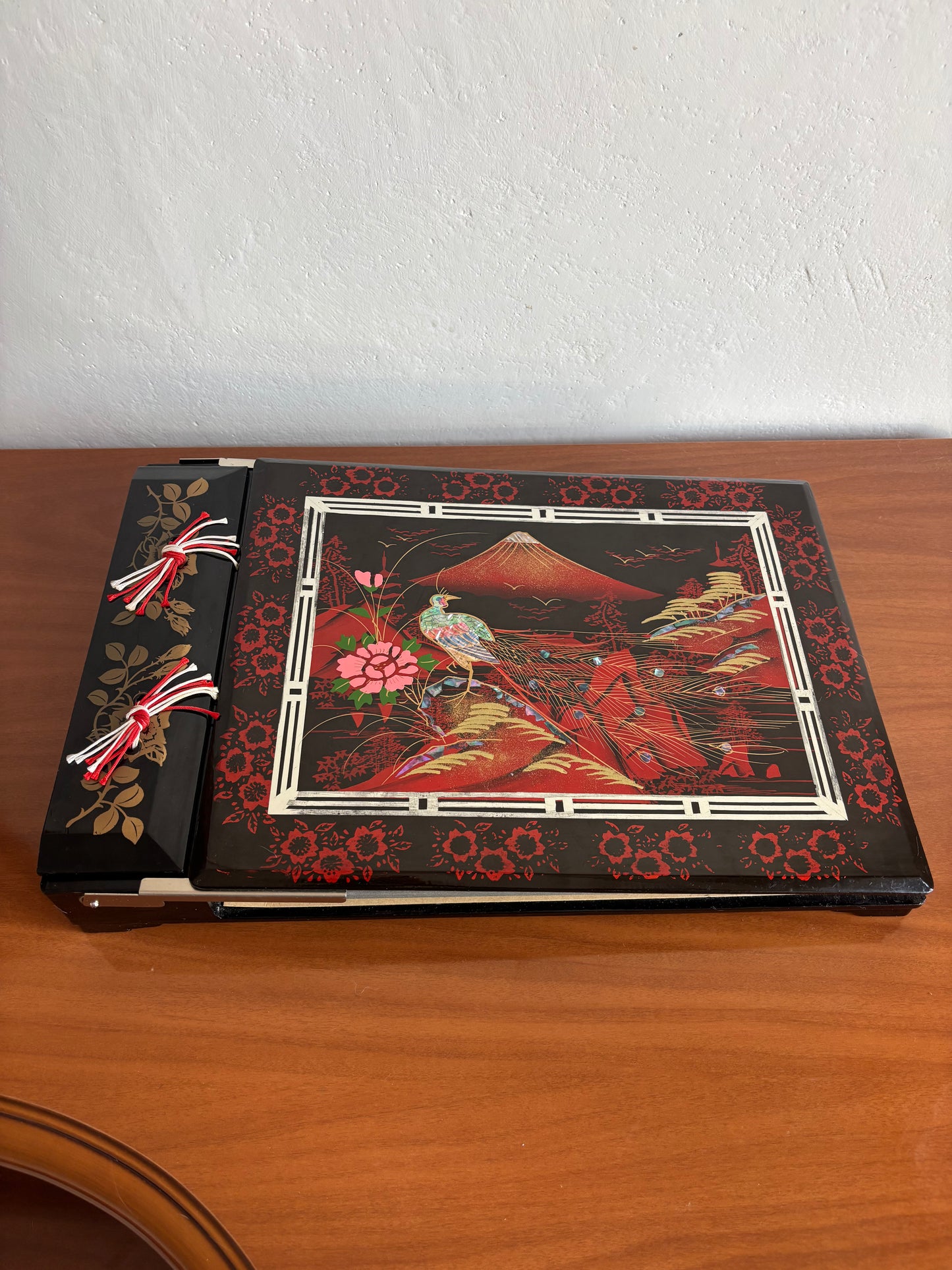 Japanese lacquer photo album with music box