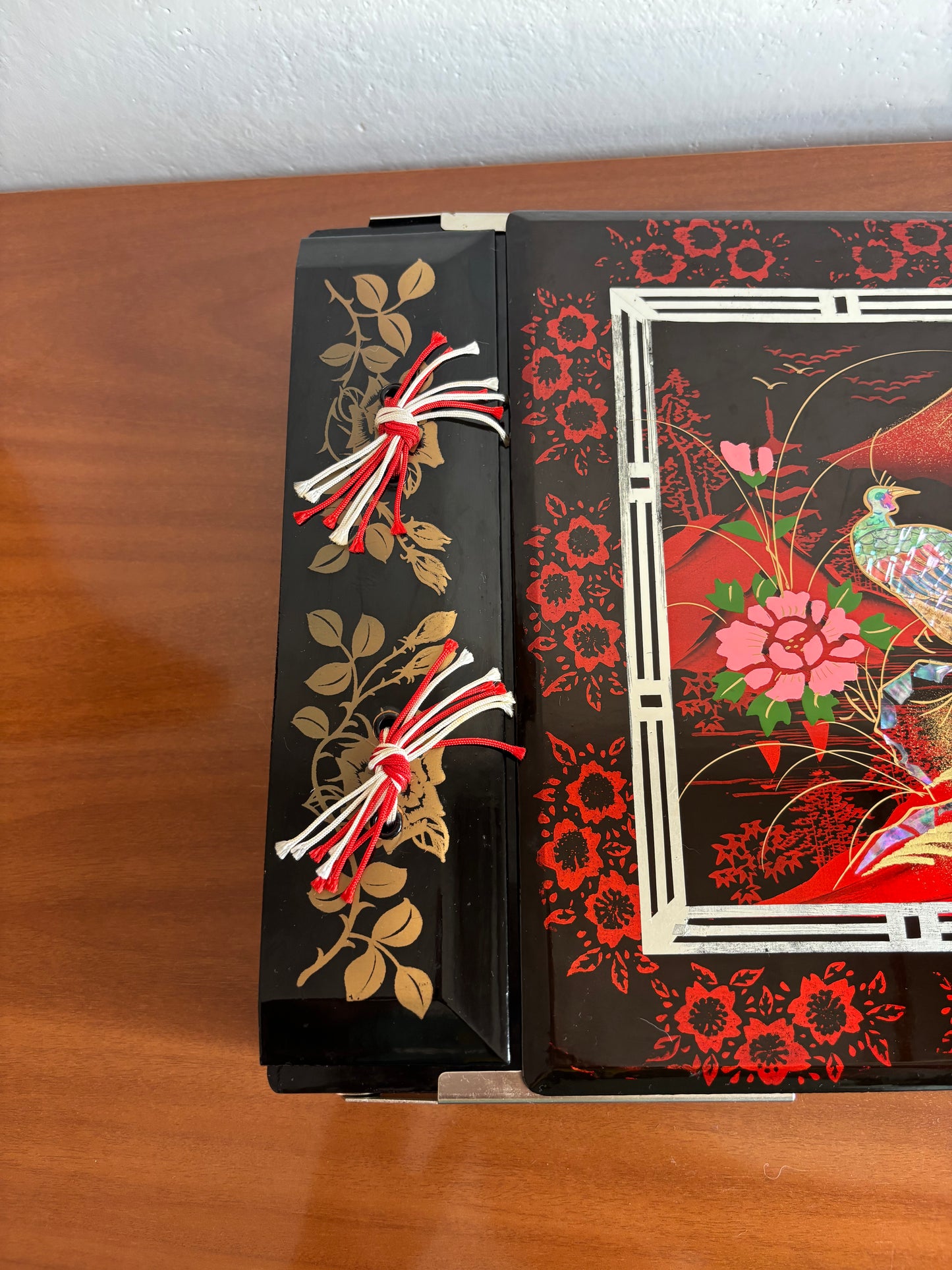 Japanese lacquer photo album with music box
