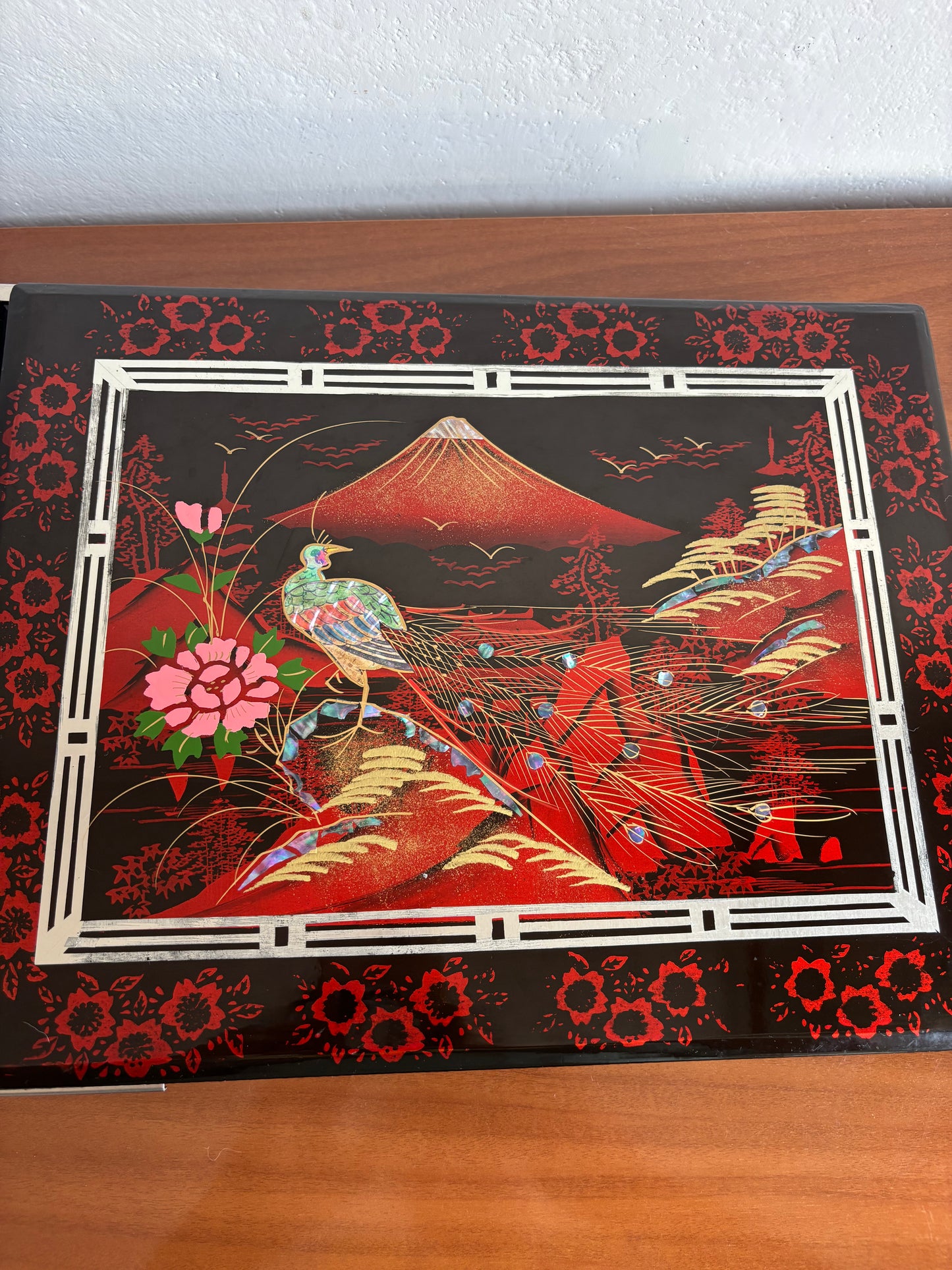 Japanese lacquer photo album with music box