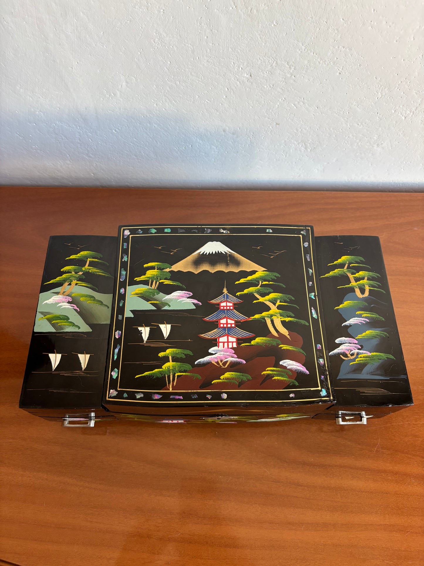 Portagioie giapponese con carillon, fiori e luce funzionante