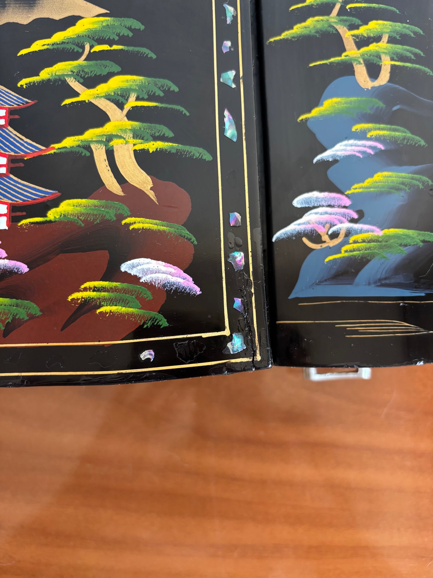 Portagioie giapponese con carillon, fiori e luce funzionante