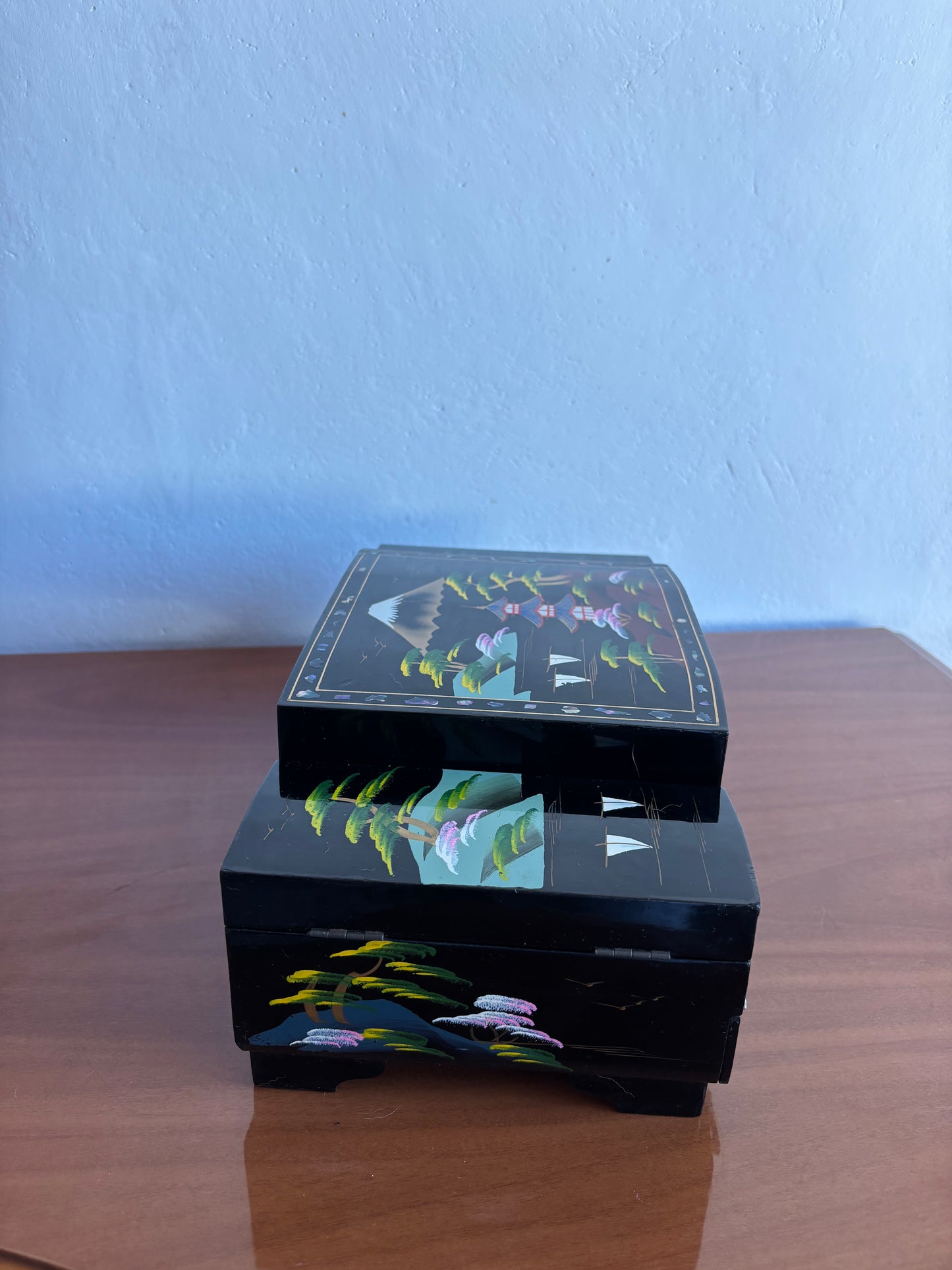 Portagioie giapponese con carillon, fiori e luce funzionante