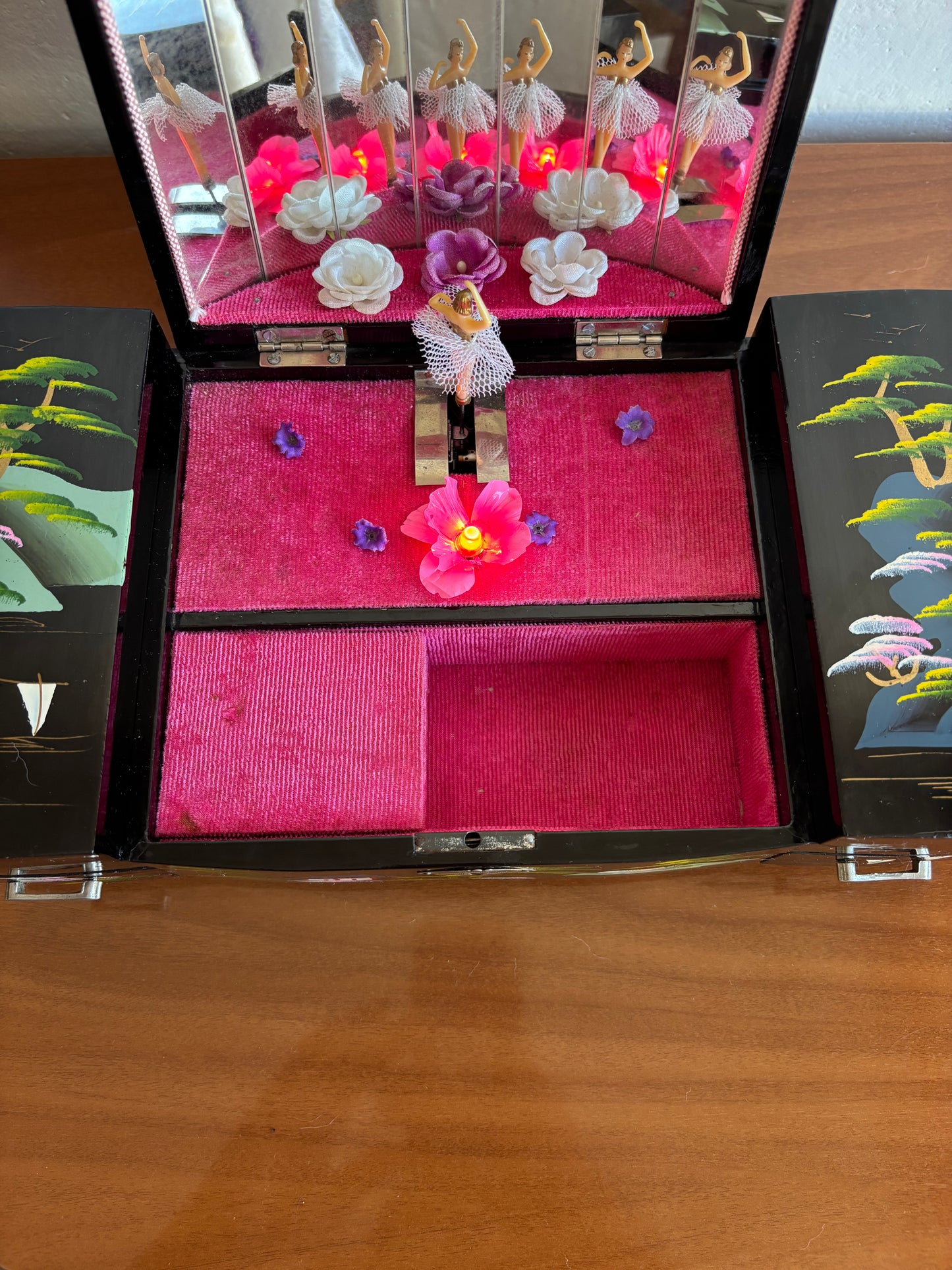 Portagioie giapponese con carillon, fiori e luce funzionante