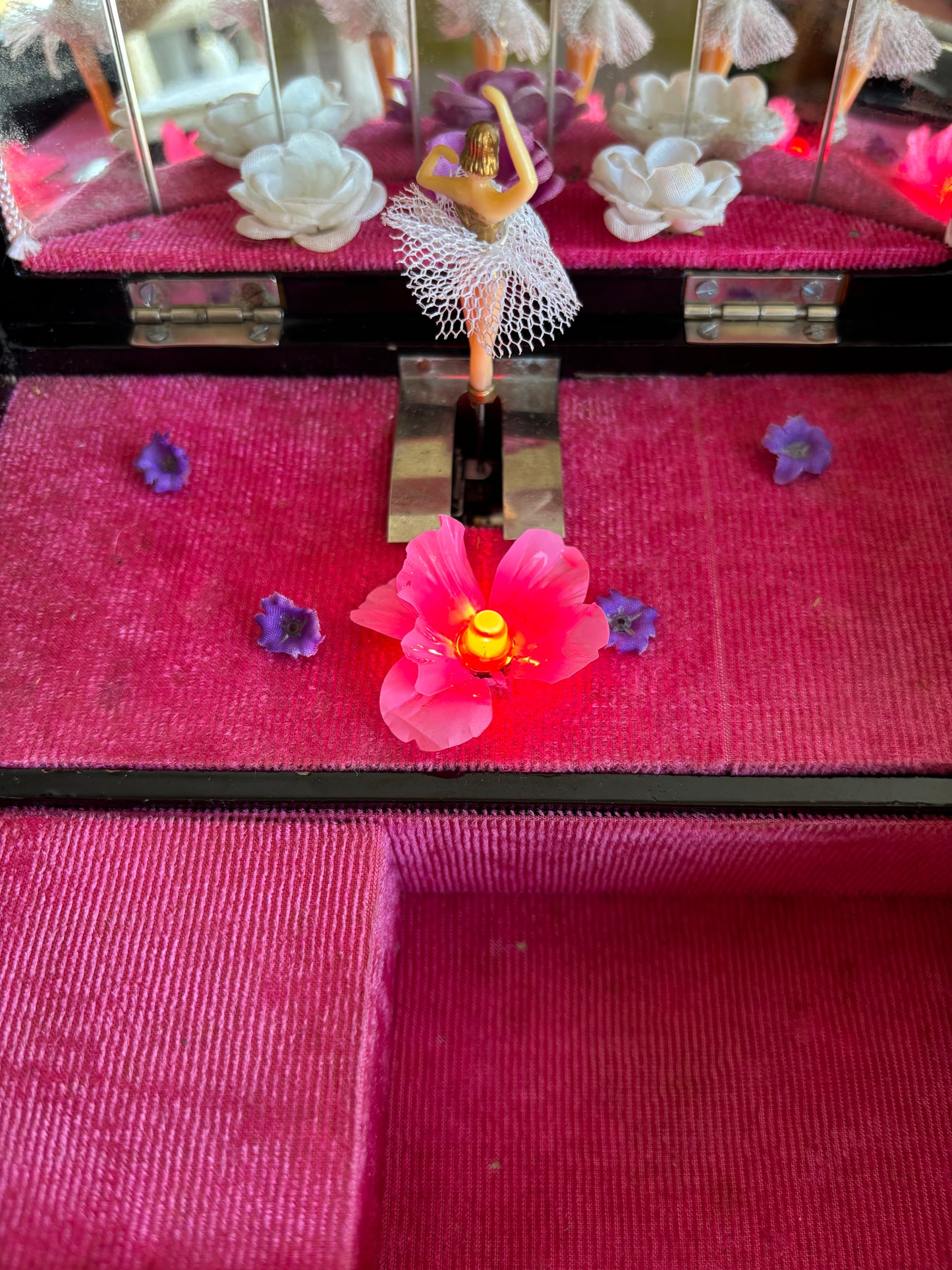 Portagioie giapponese con carillon, fiori e luce funzionante