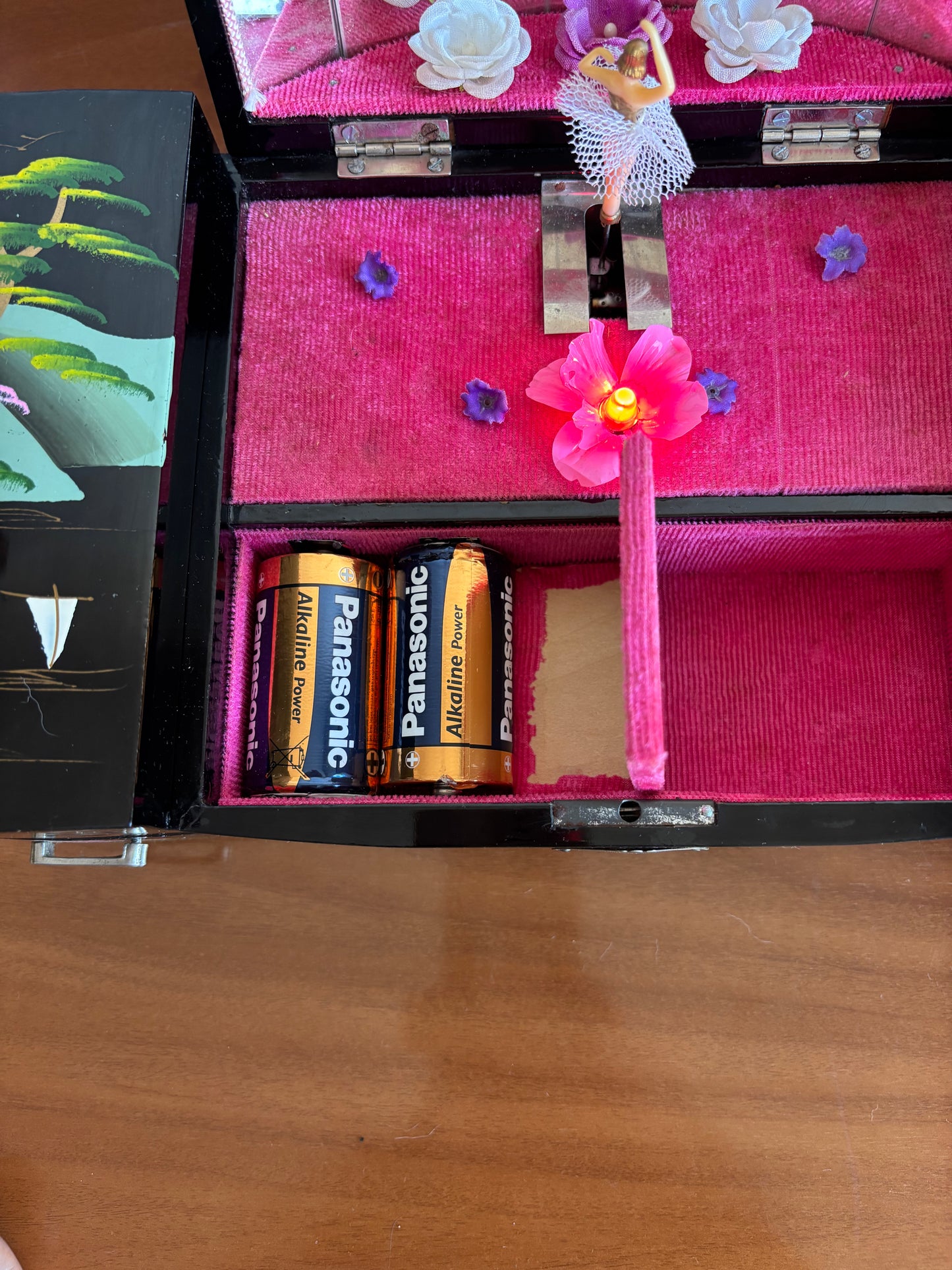 Portagioie giapponese con carillon, fiori e luce funzionante
