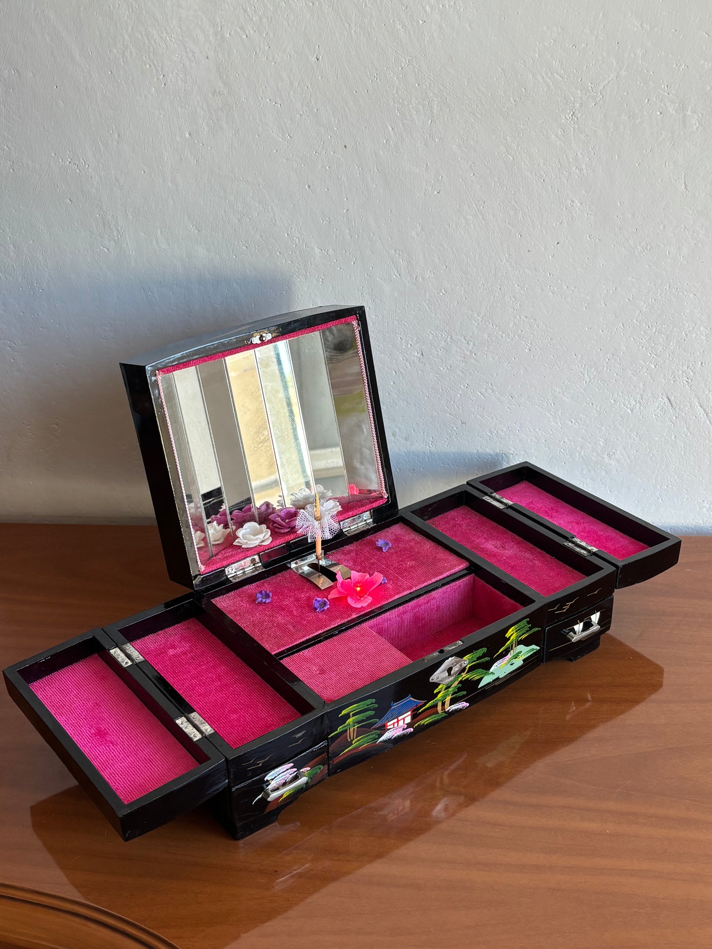 Portagioie giapponese con carillon, fiori e luce funzionante