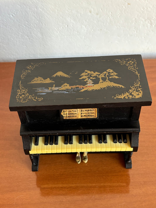Portagioie giapponese con carillon a forma di pianoforte – Decorazioni dorate