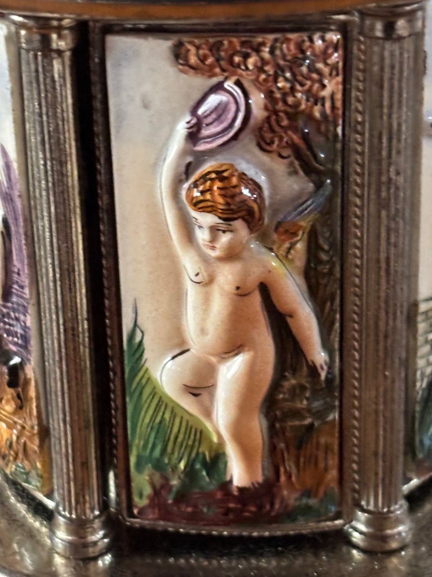 Portasigarette in ceramica stile Capodimonte, funzionante e in ottime condizioni