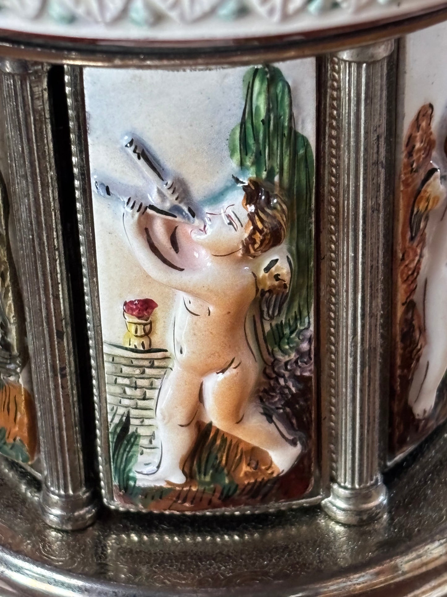 Portasigarette in ceramica stile Capodimonte, funzionante e in ottime condizioni