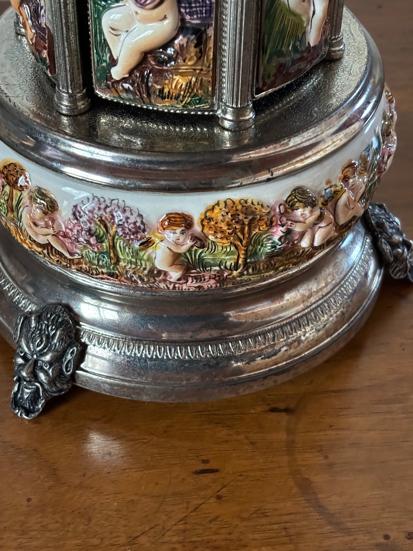 Portasigarette in ceramica stile Capodimonte, funzionante e in ottime condizioni