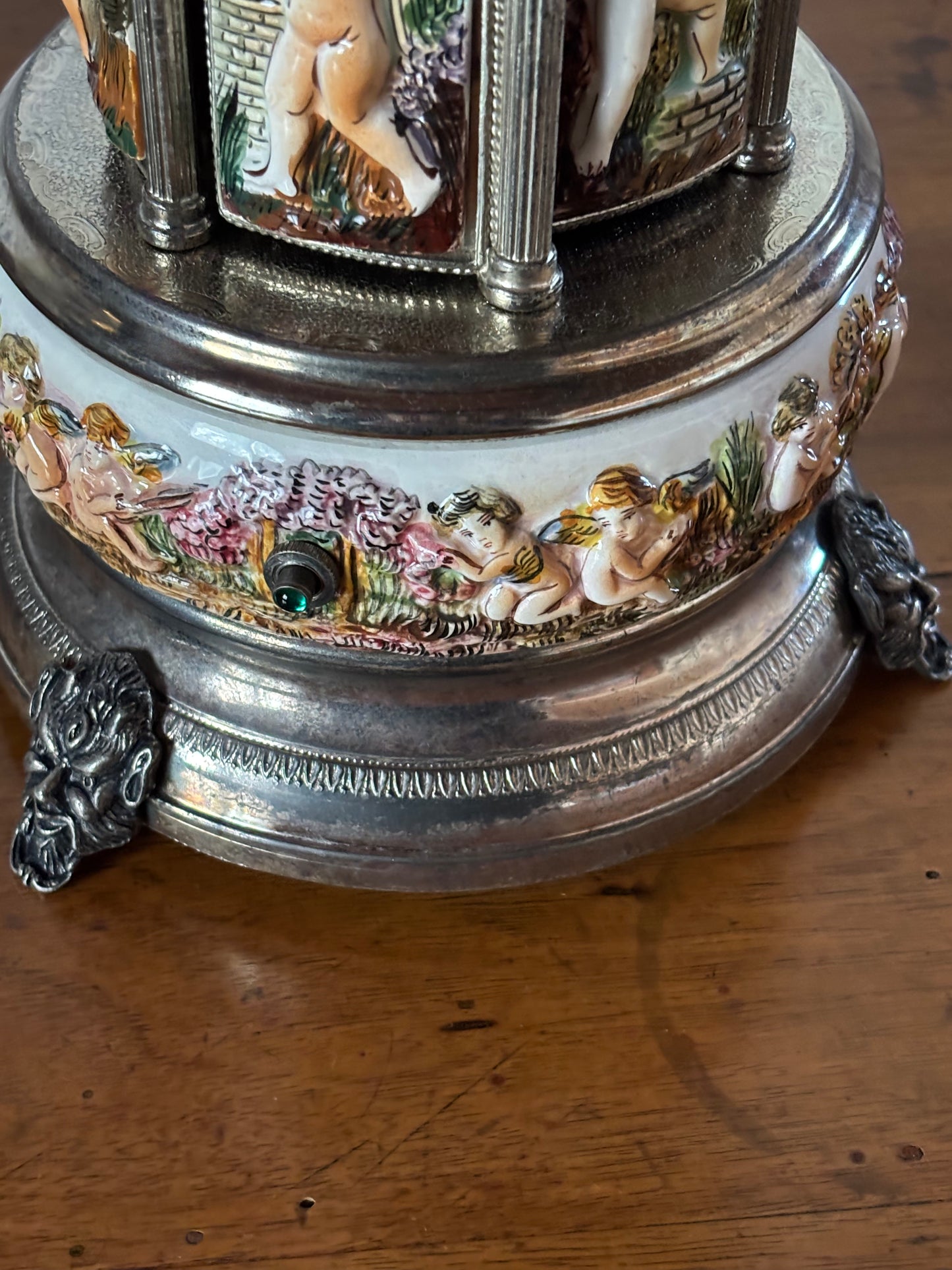 Portasigarette in ceramica stile Capodimonte, funzionante e in ottime condizioni