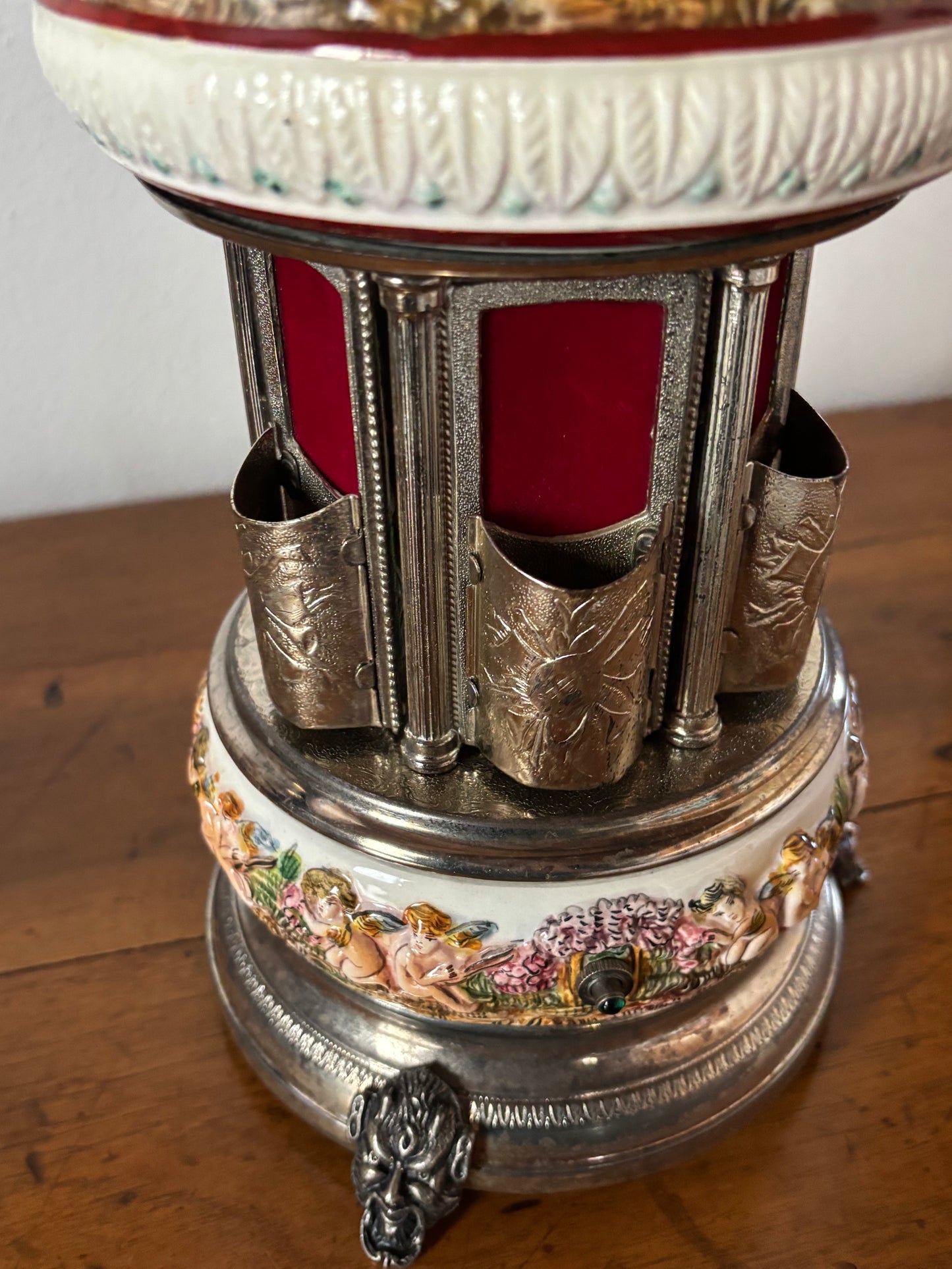 Portasigarette in ceramica stile Capodimonte, funzionante e in ottime condizioni