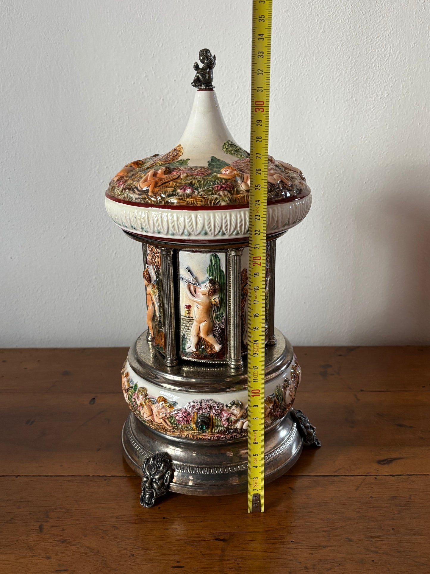 Portasigarette in ceramica stile Capodimonte, funzionante e in ottime condizioni