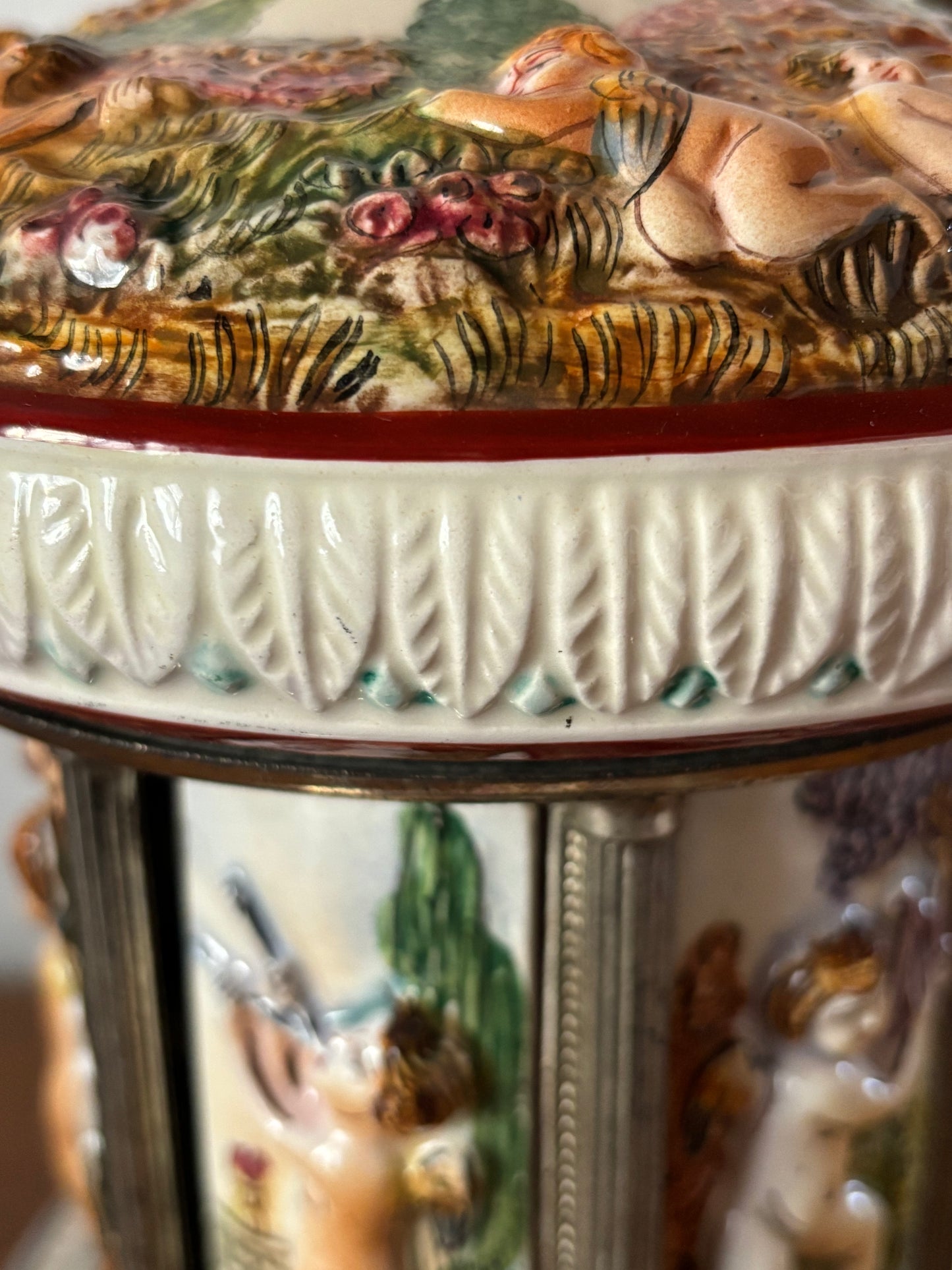 Portasigarette in ceramica stile Capodimonte, funzionante e in ottime condizioni