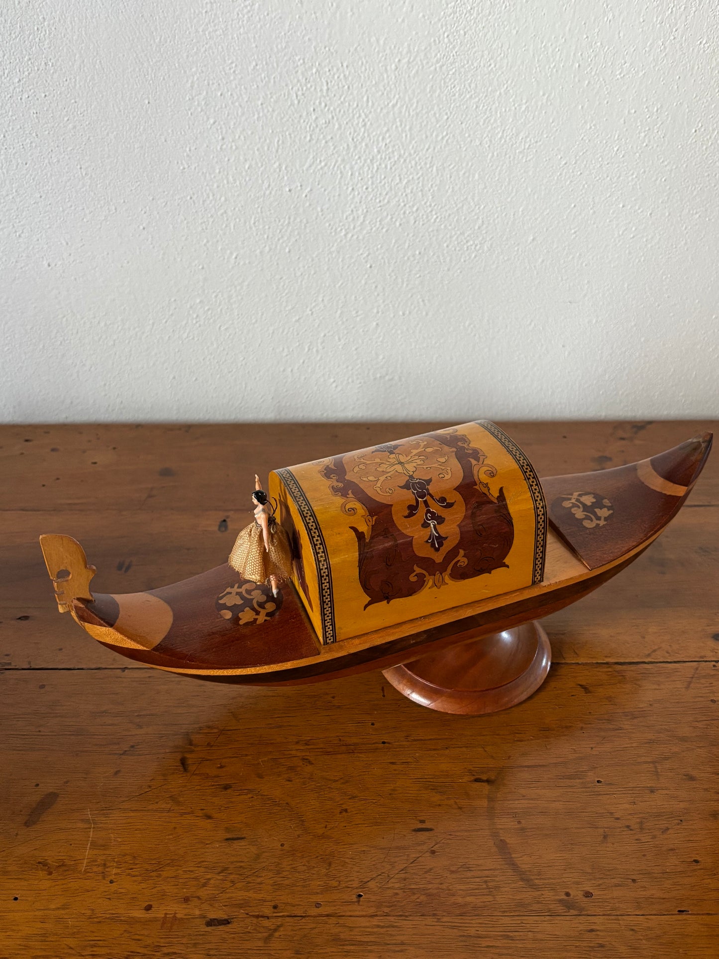 Gondola portasigarette con carillon in legno, funzionante e restaurata