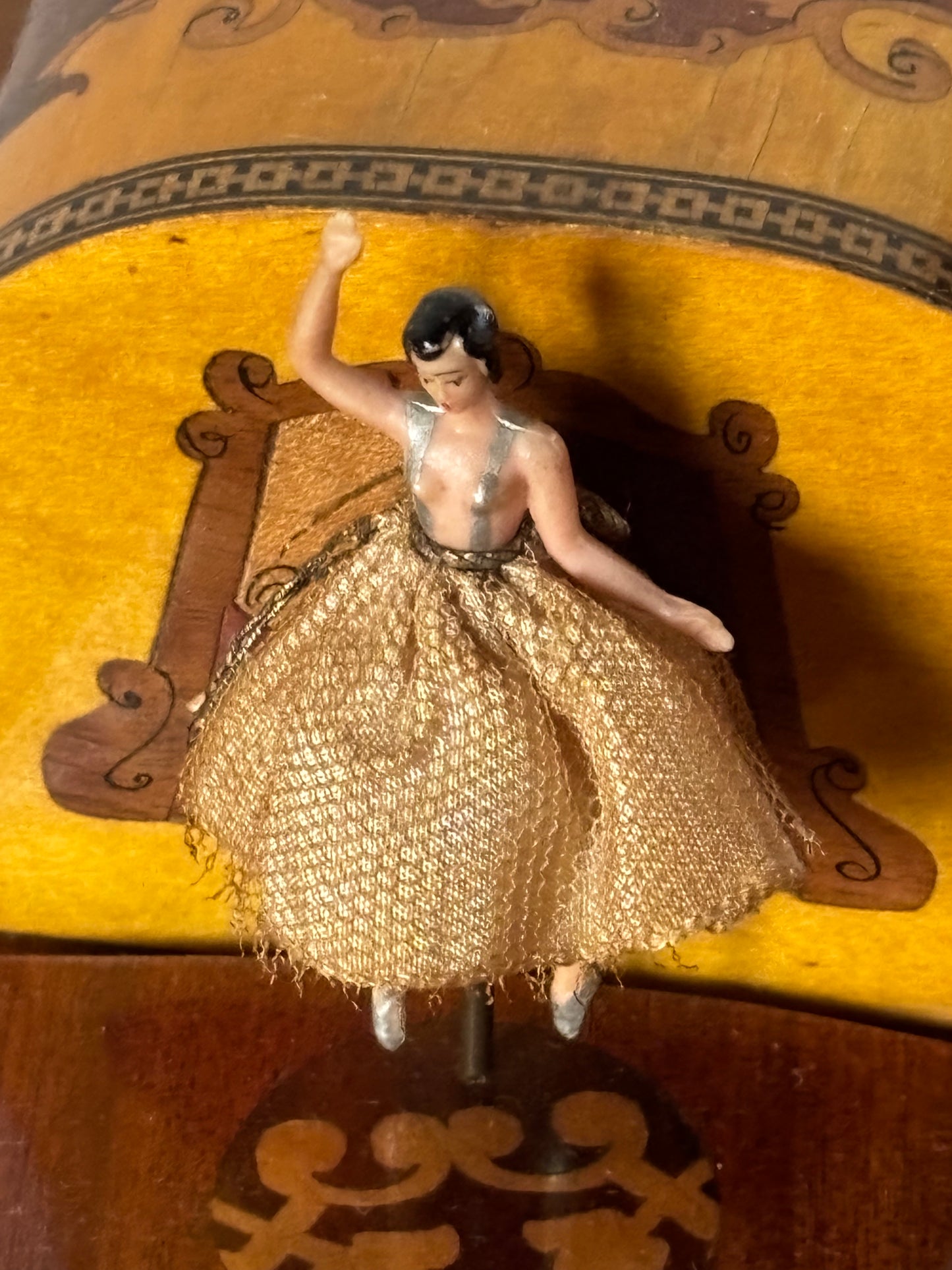 Gondola portasigarette con carillon in legno, funzionante e restaurata