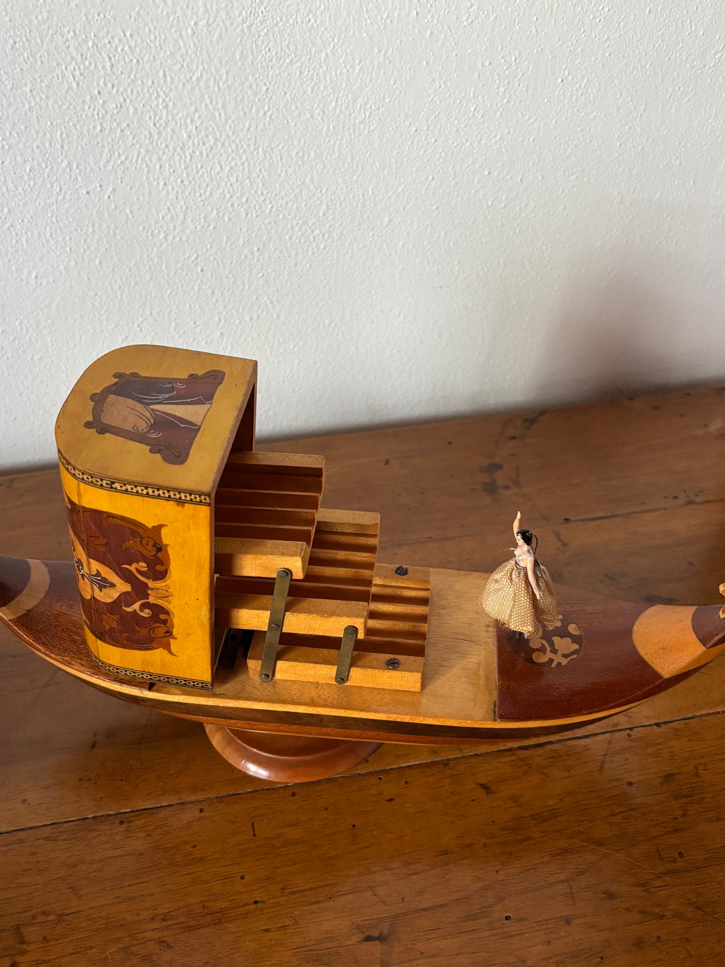 Gondola portasigarette con carillon in legno, funzionante e restaurata